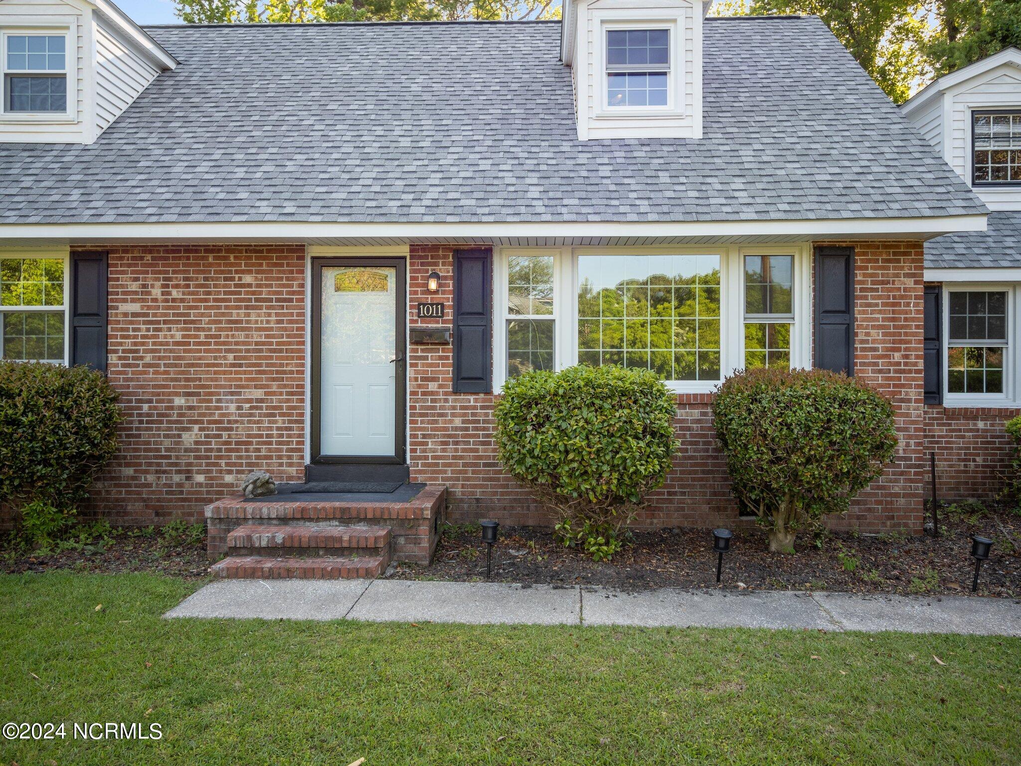 1011 Daniel Place Property Photo 2