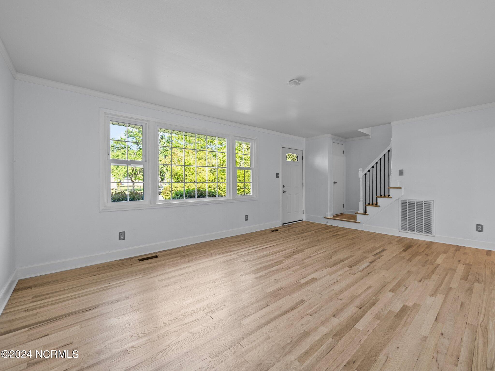 1011 Daniel Place Property Photo 3
