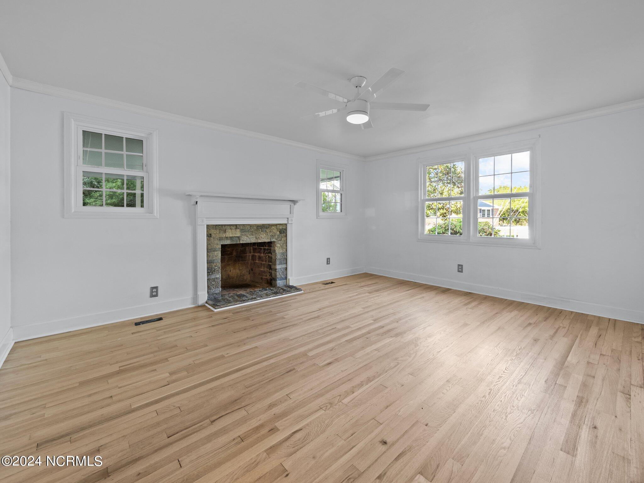 1011 Daniel Place Property Photo 4