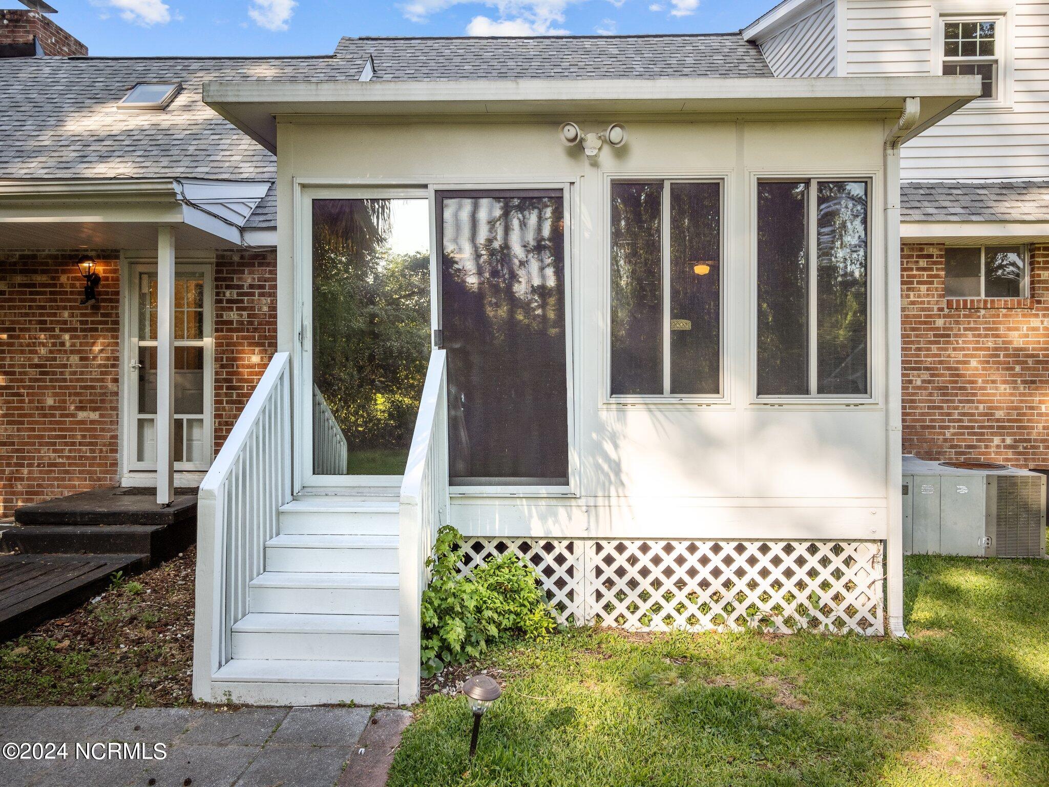 1011 Daniel Place Property Photo 24