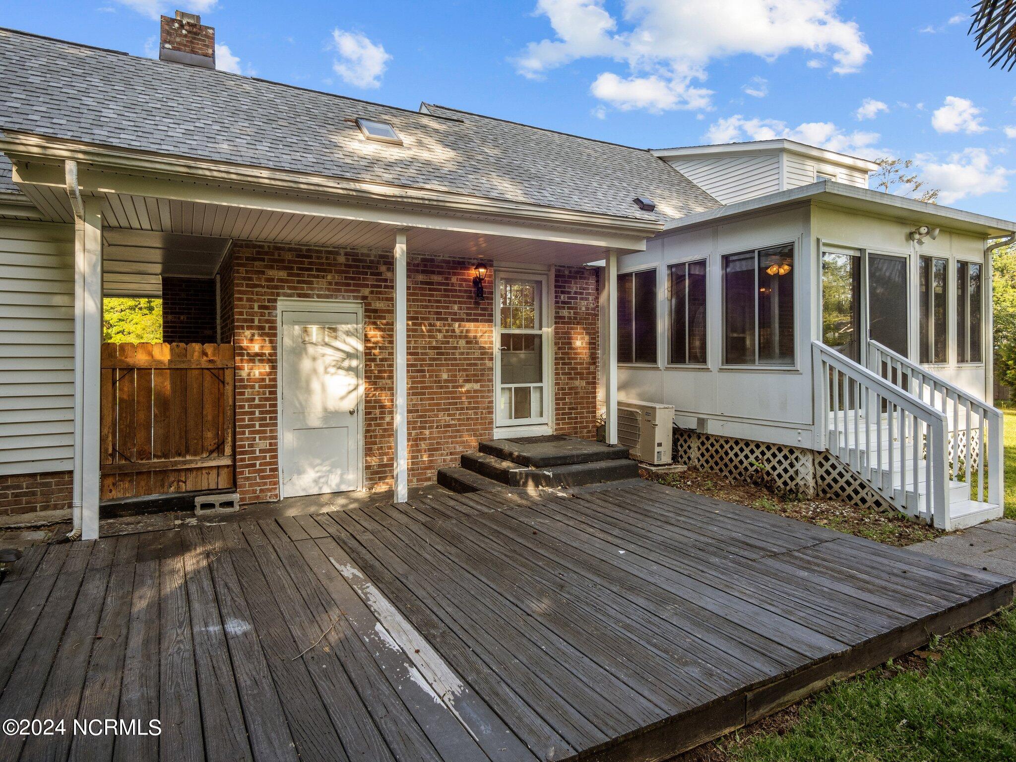 1011 Daniel Place Property Photo 25
