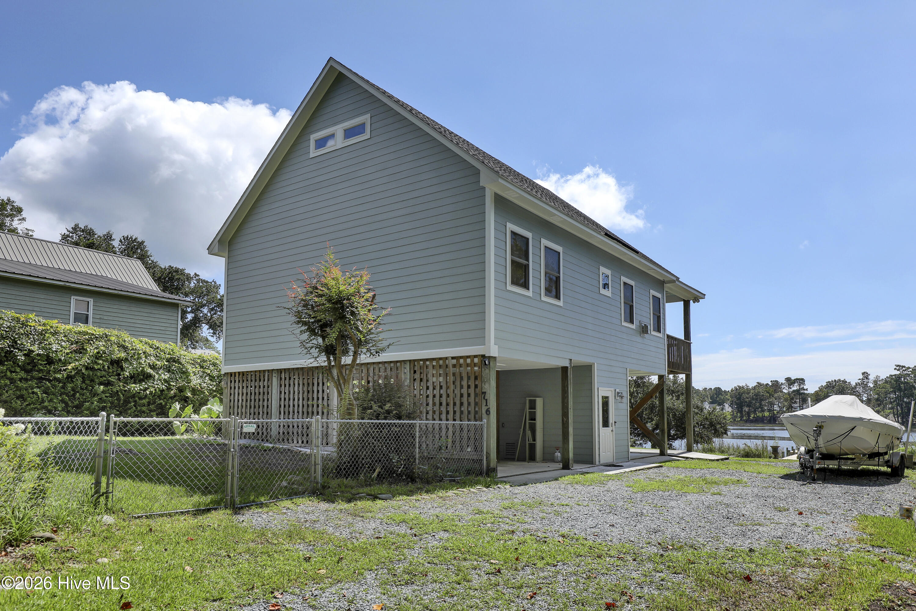 716 Bay Harbor Drive Property Photo 3
