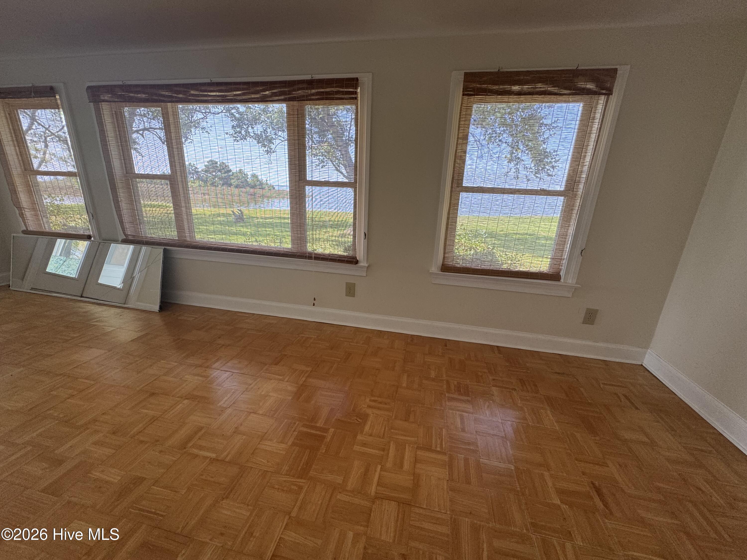133 Ferryview Lane Property Photo 10
