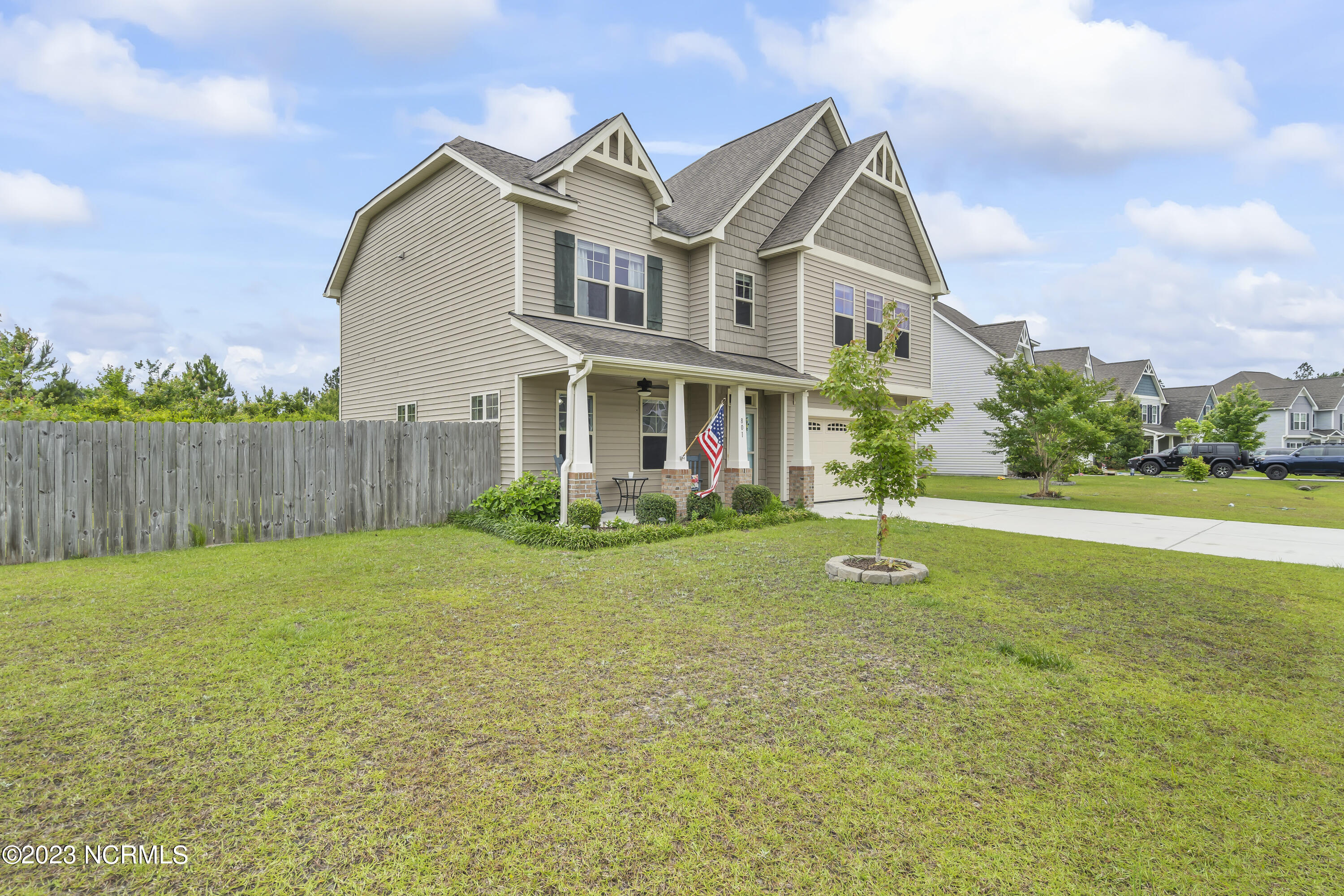 801 Iroquois Court Property Photo 2