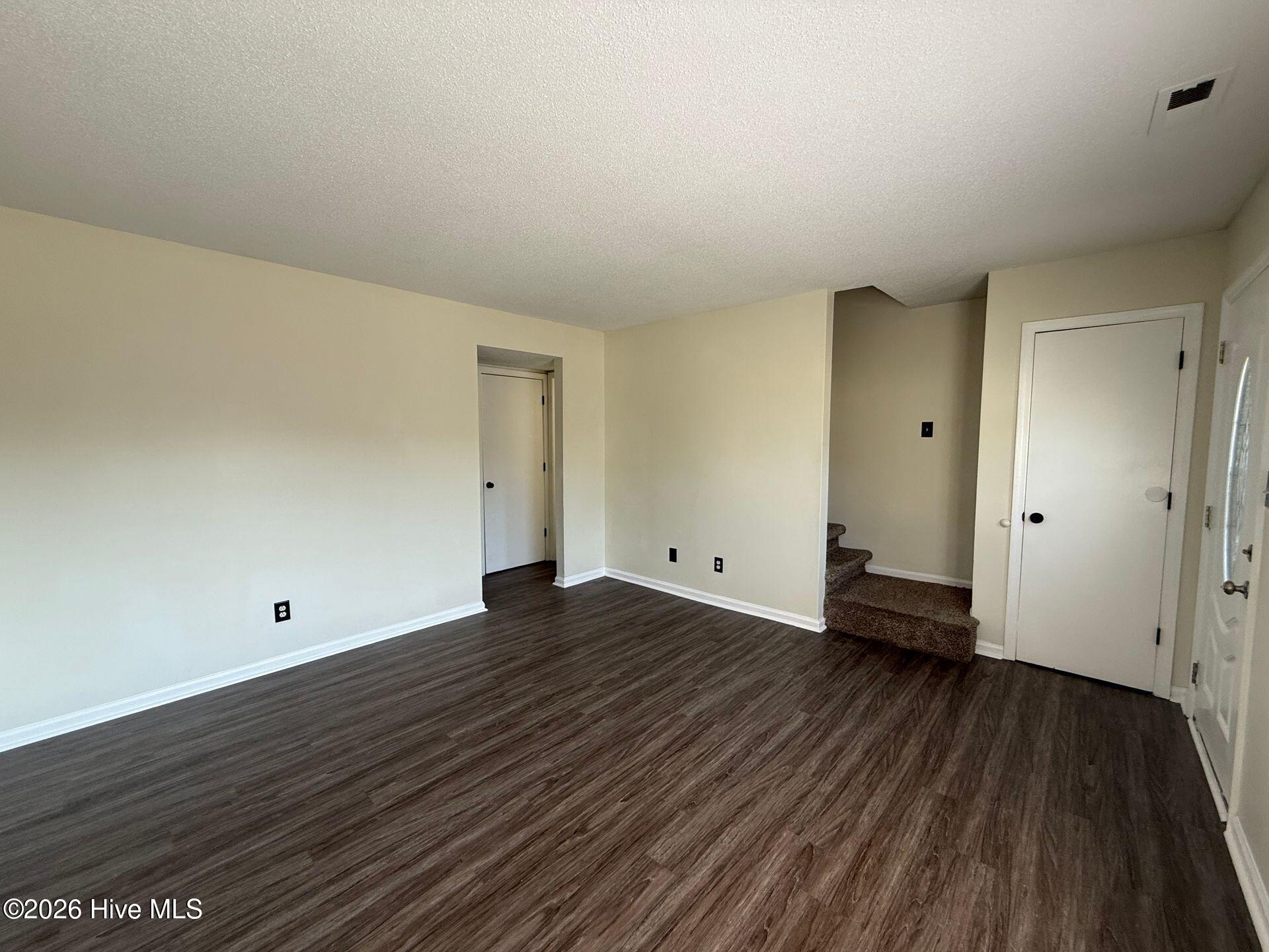432 Myrtlewood Circle Property Photo 4