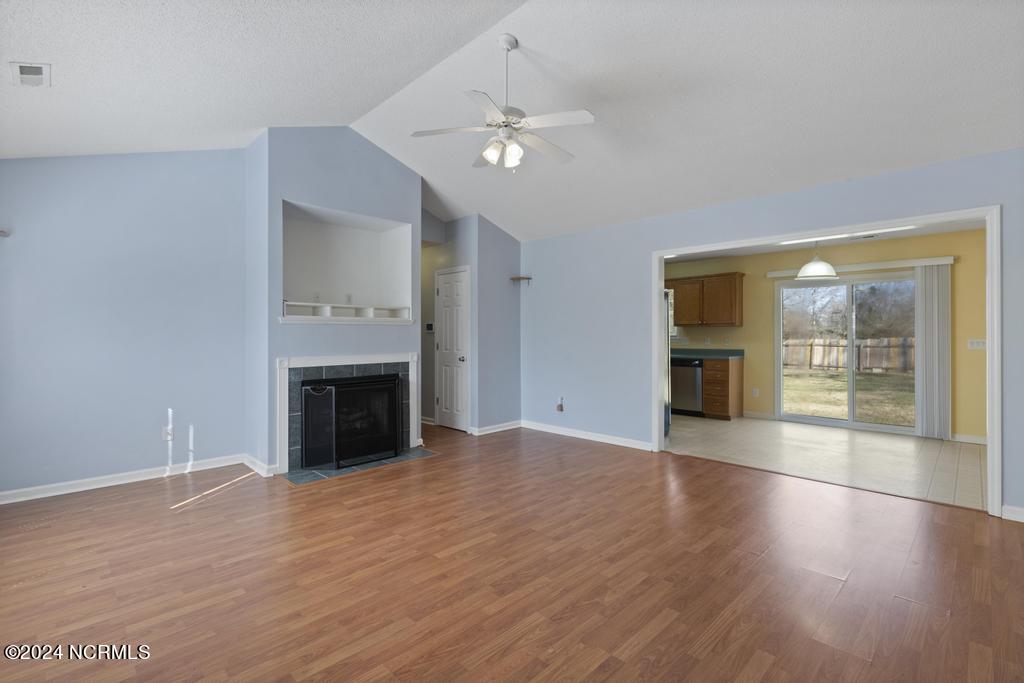 1302 Davis Street Property Photo 3