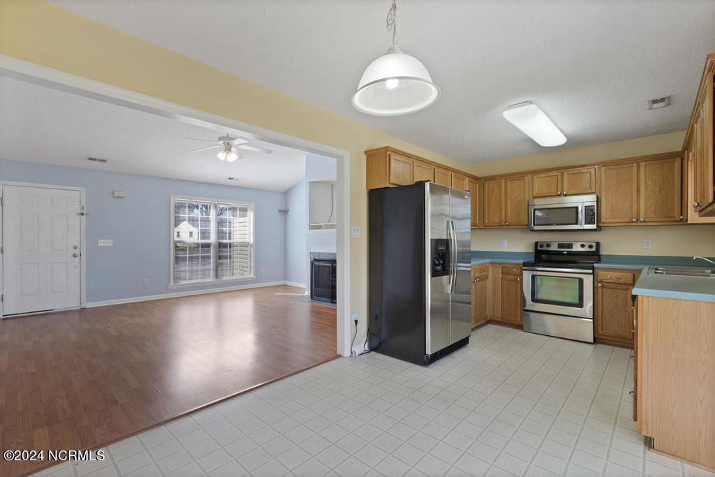 1302 Davis Street Property Photo 5