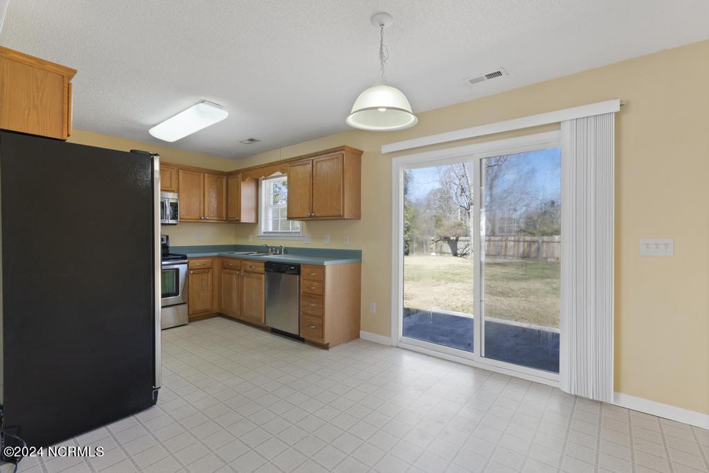 1302 Davis Street Property Photo 6