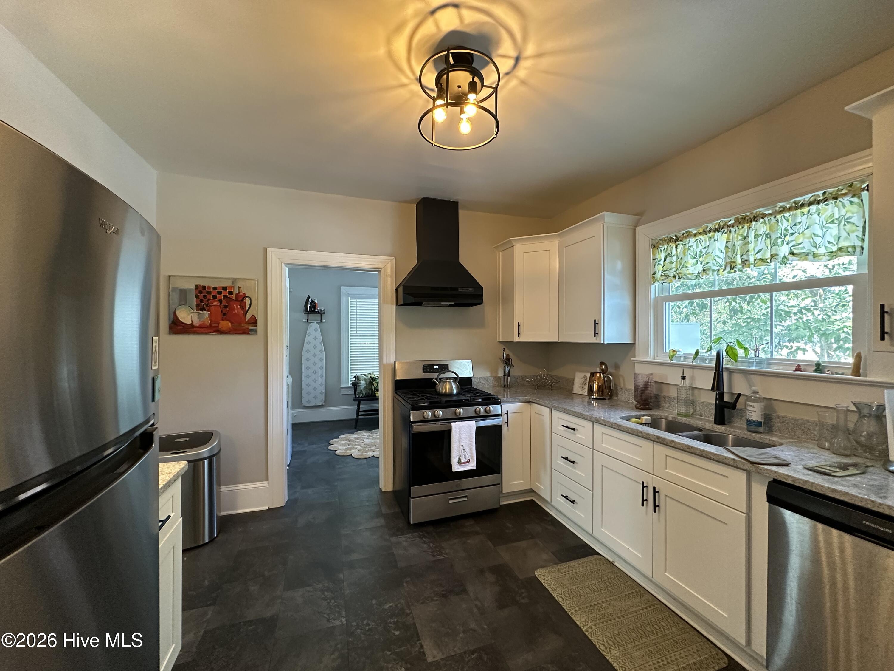 114 E 12th Street Property Photo 5