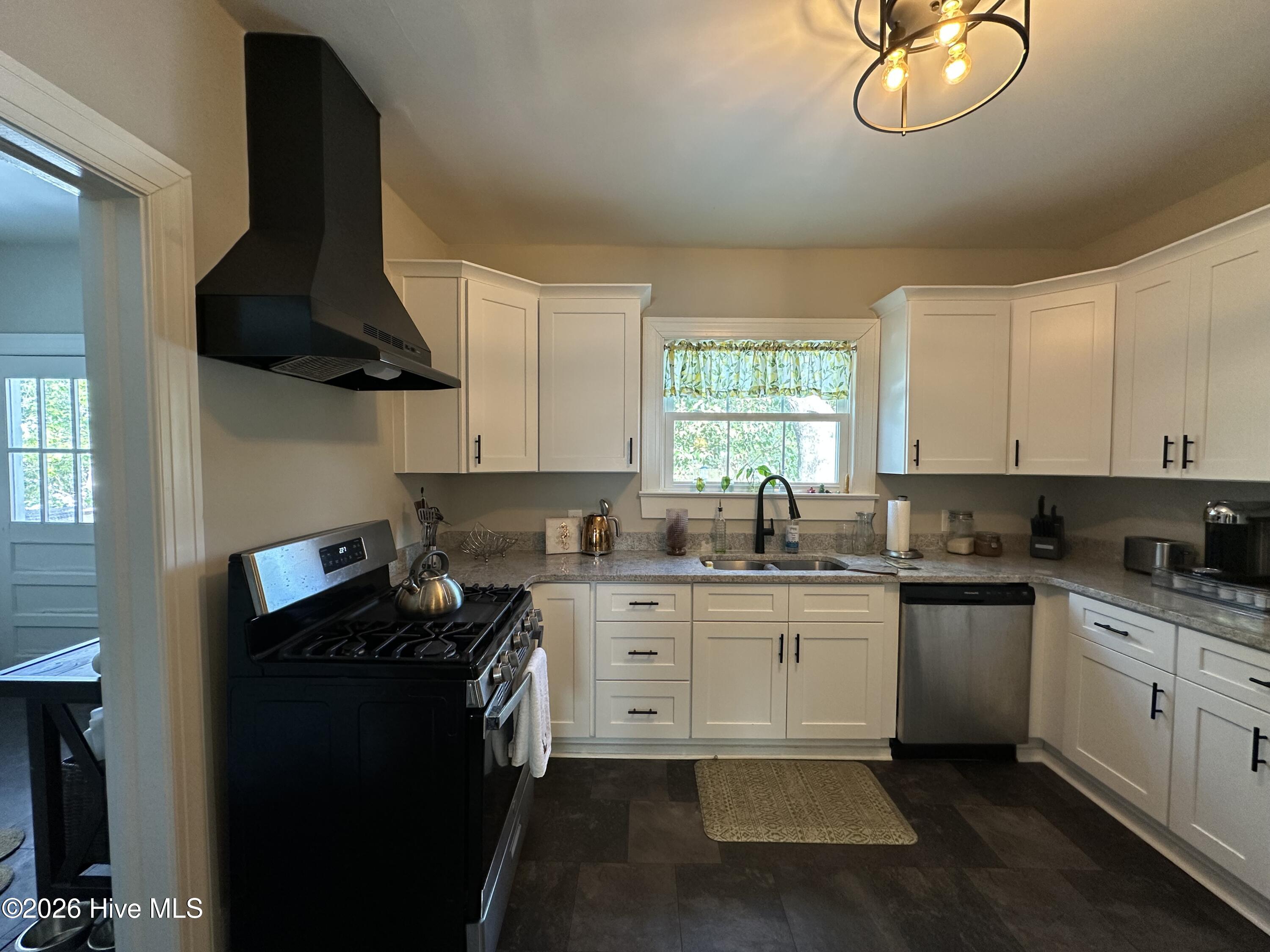 114 E 12th Street Property Photo 6