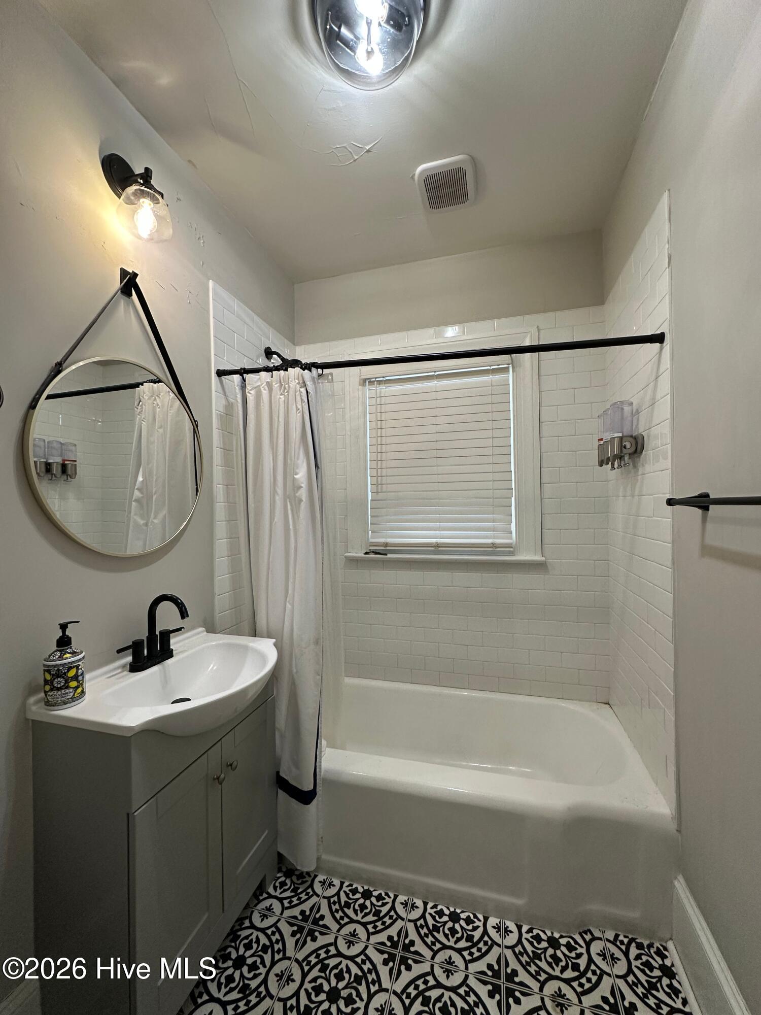 114 E 12th Street Property Photo 17