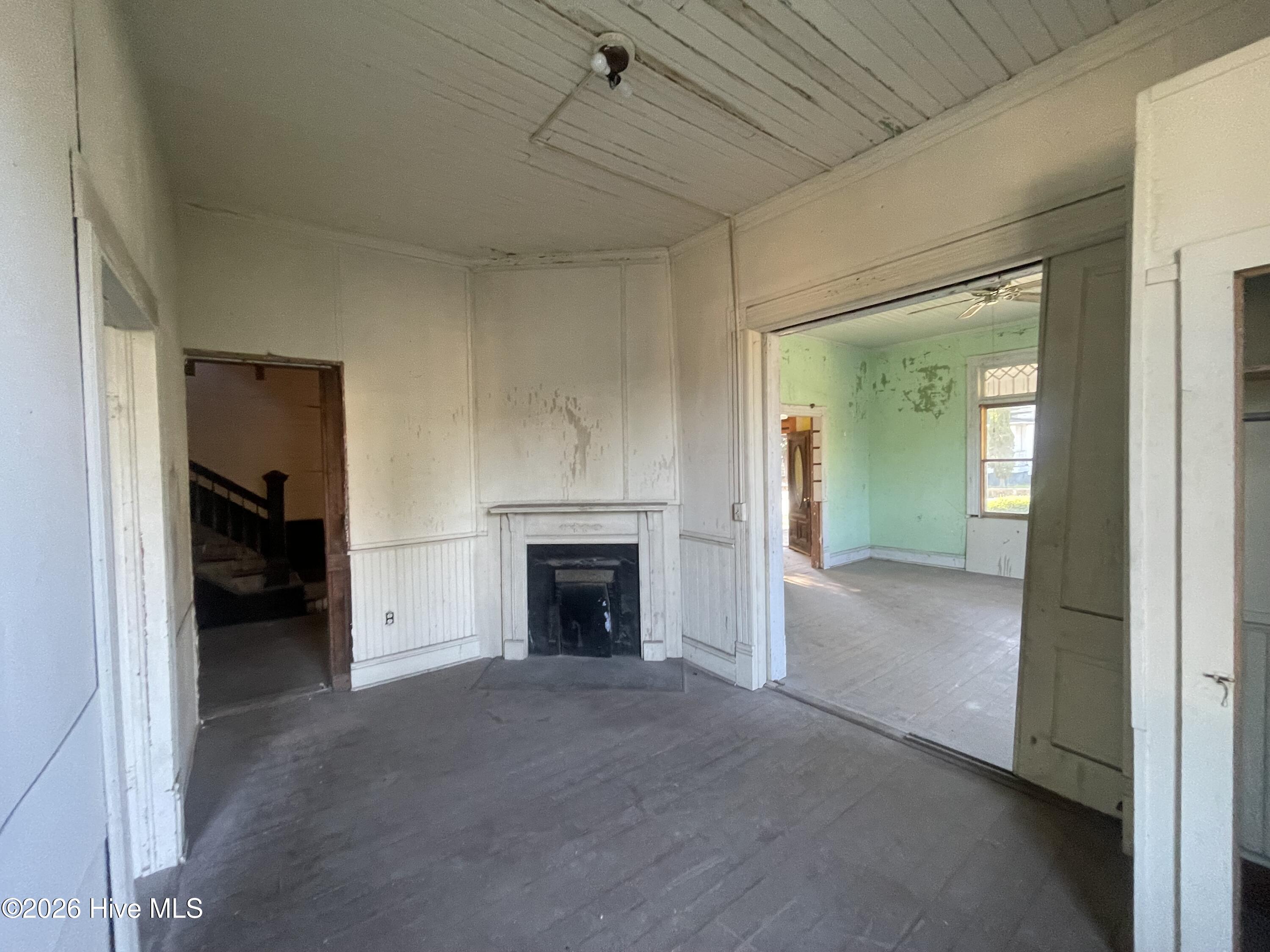 211 White Oak Street Property Photo 7
