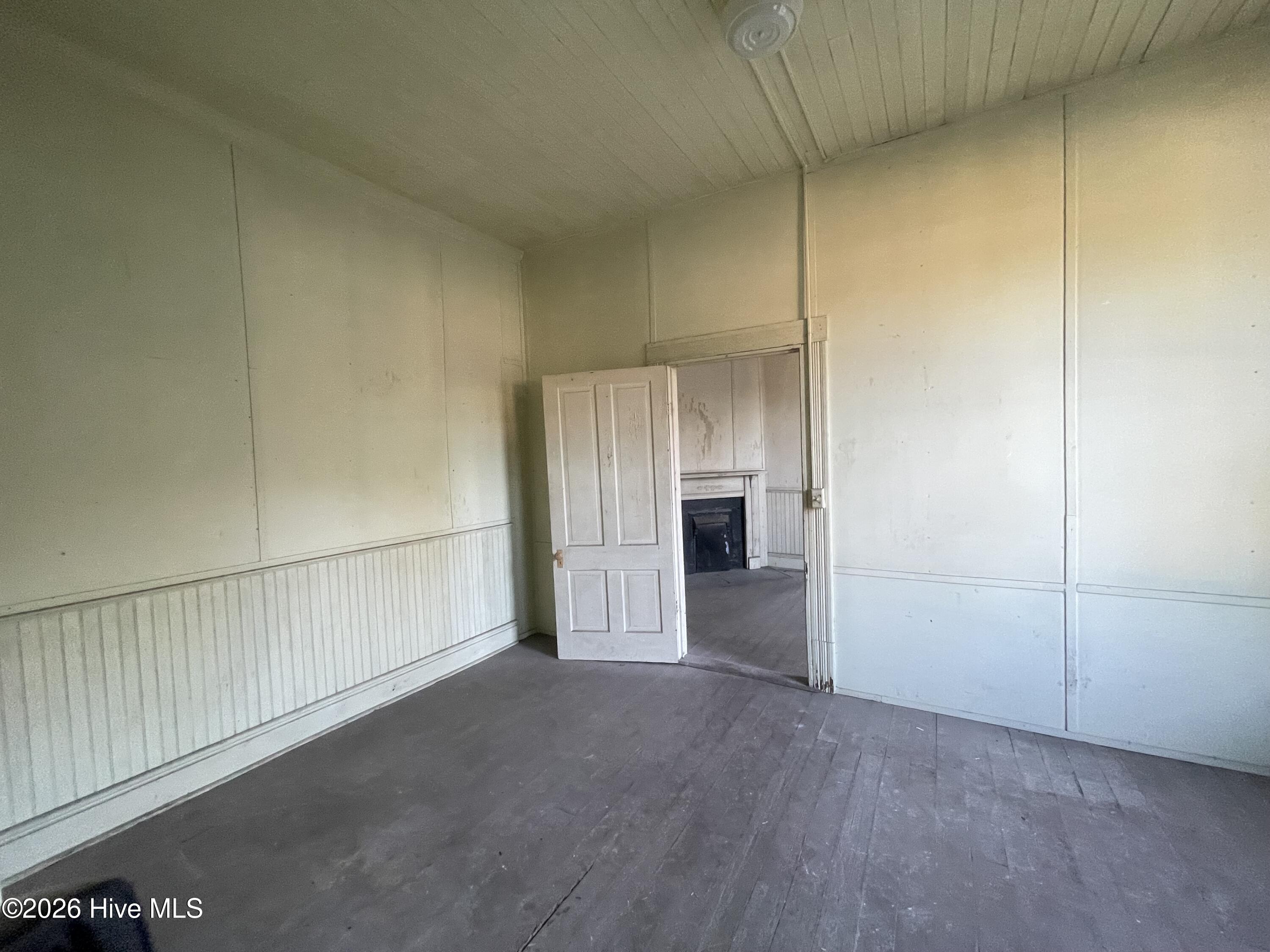 211 White Oak Street Property Photo 10