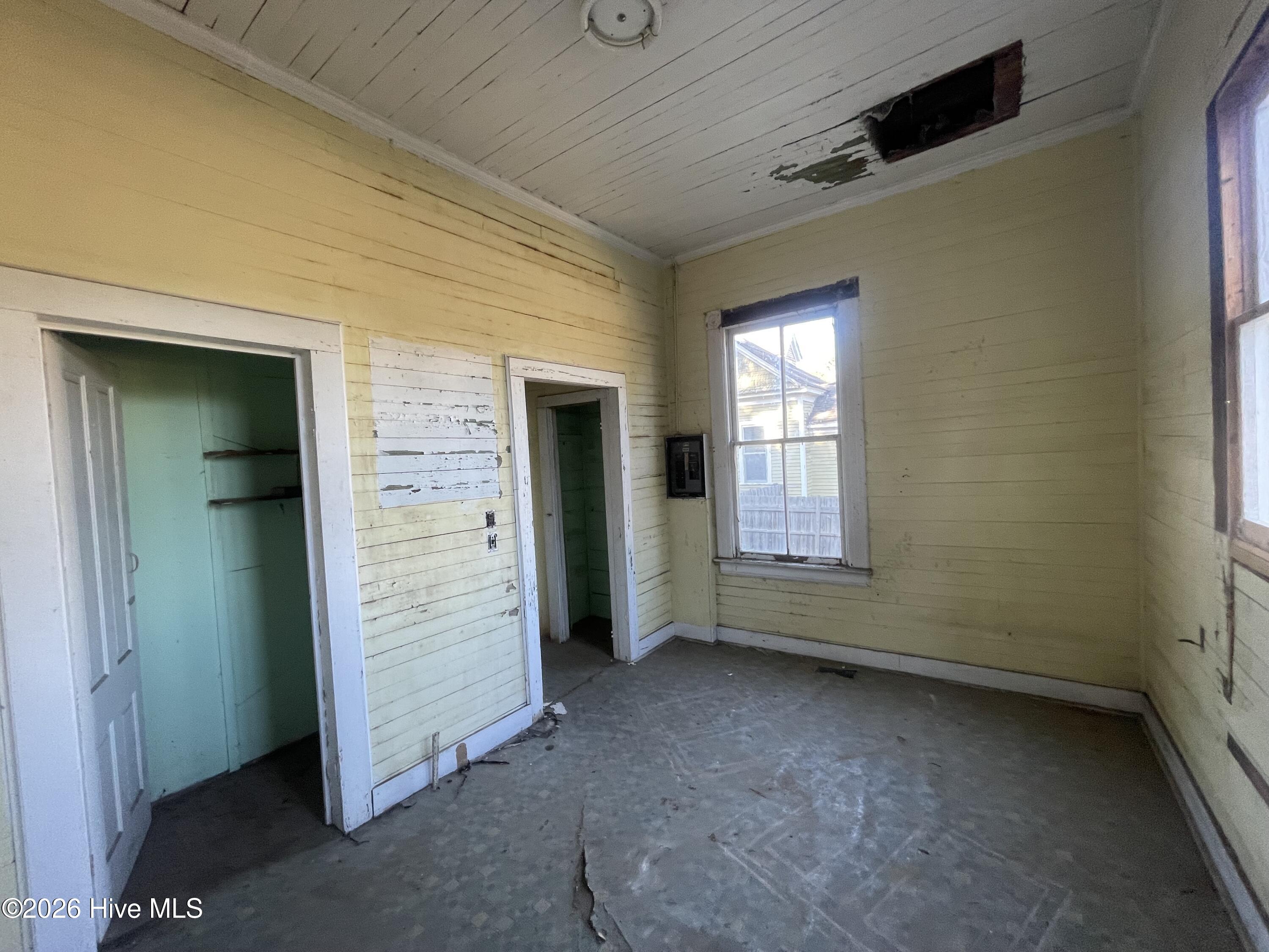 211 White Oak Street Property Photo 12