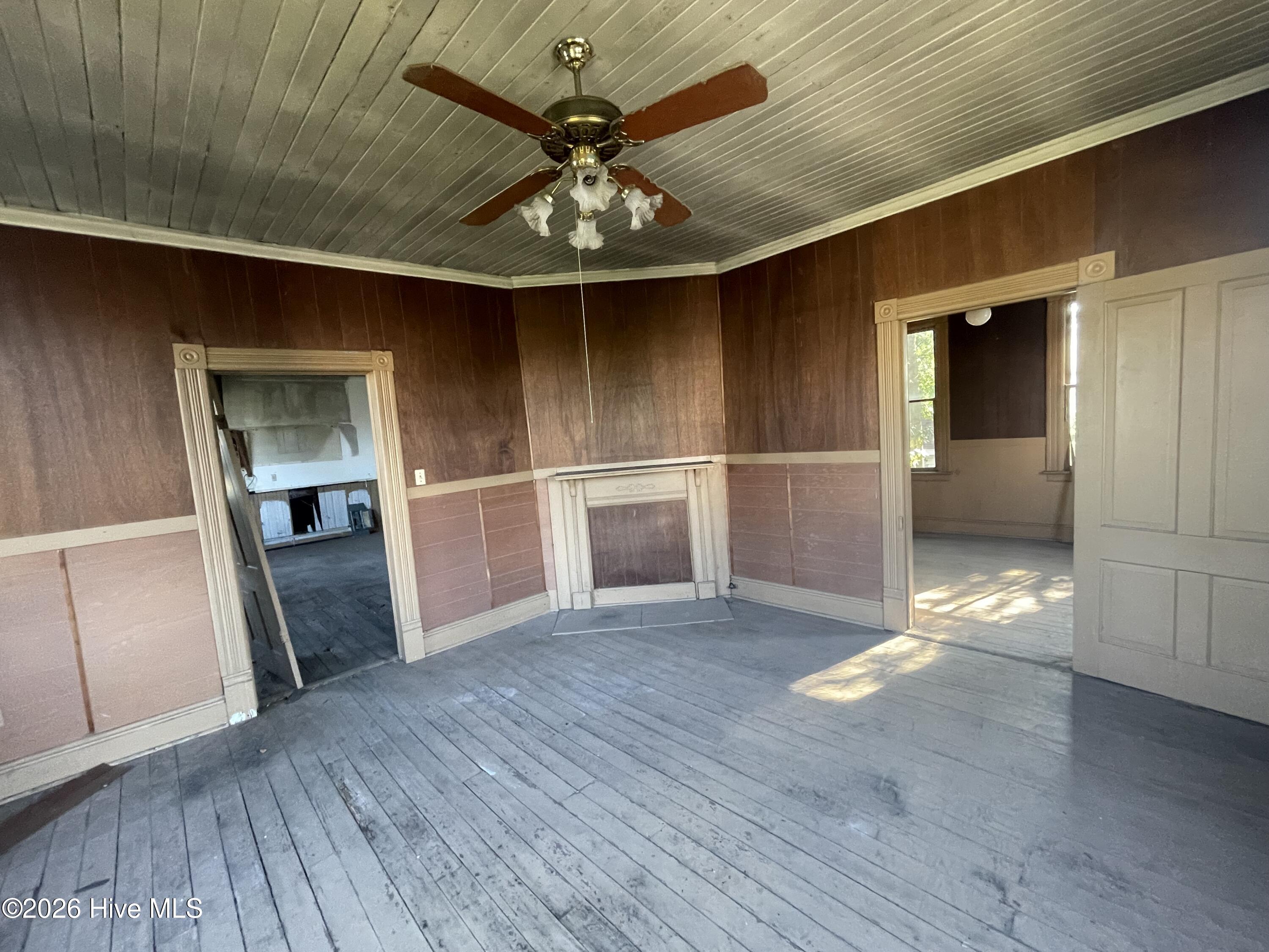 211 White Oak Street Property Photo 17