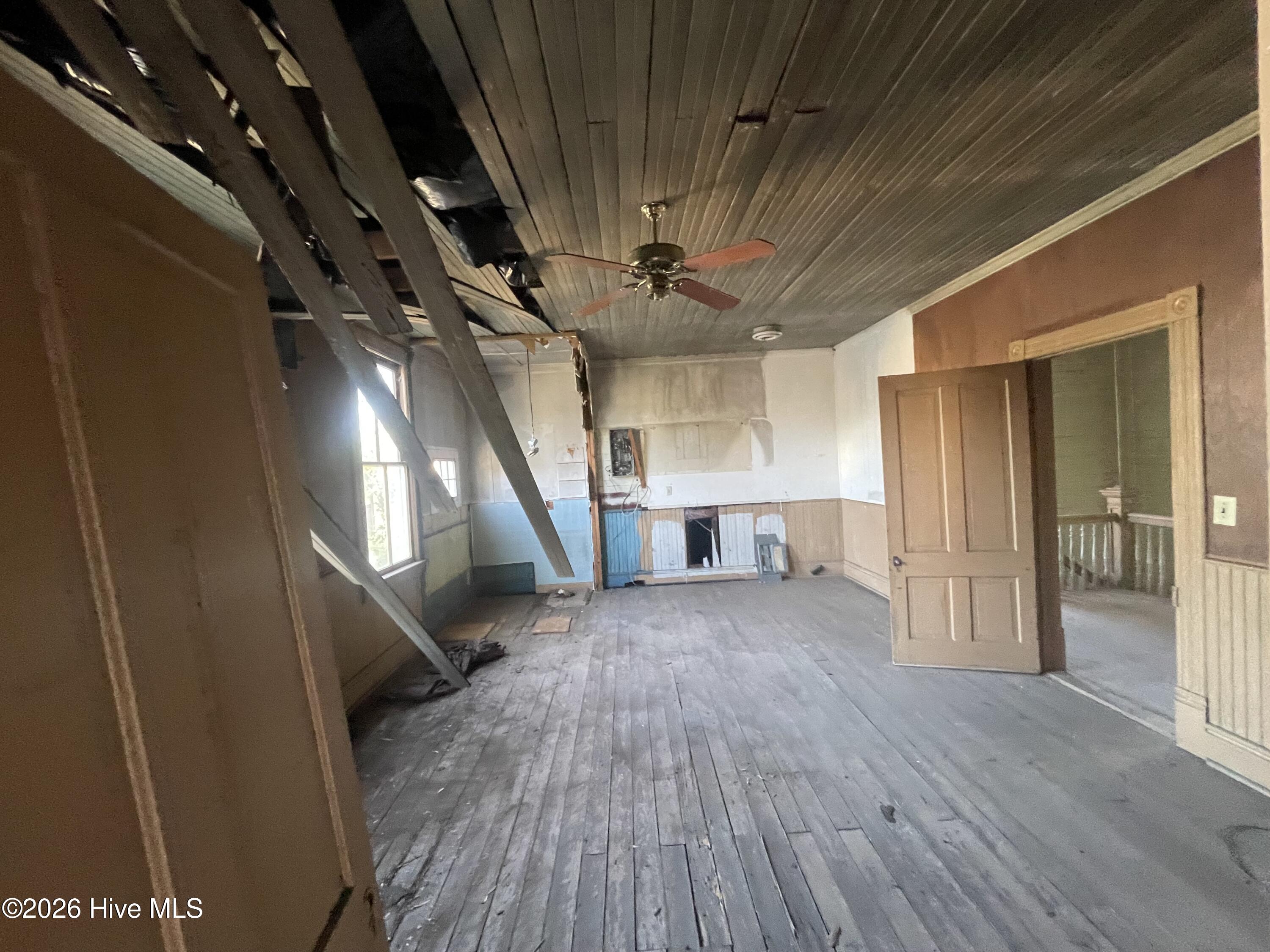 211 White Oak Street Property Photo 18