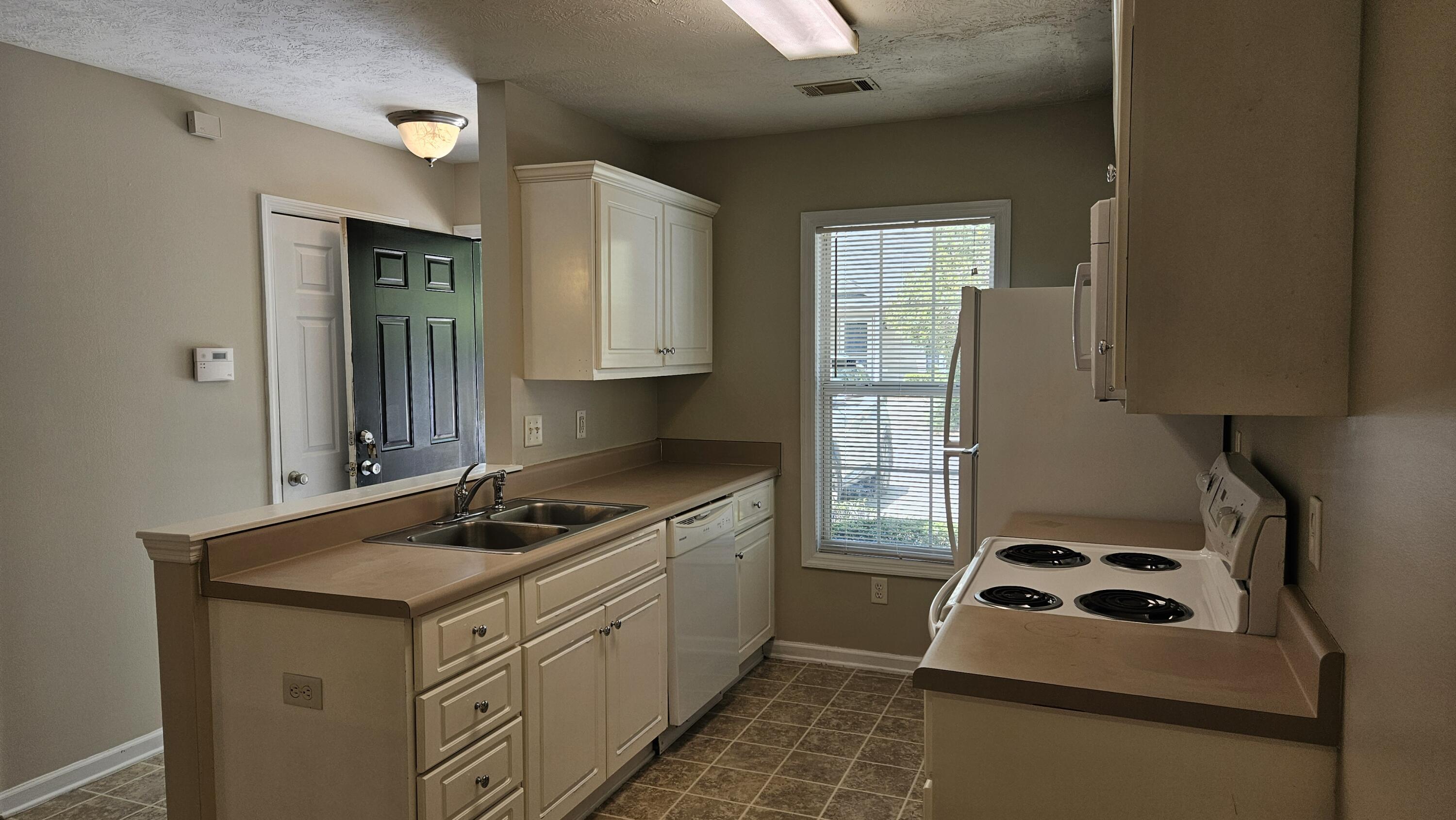 2246 Bridgeton Road Property Photo 3