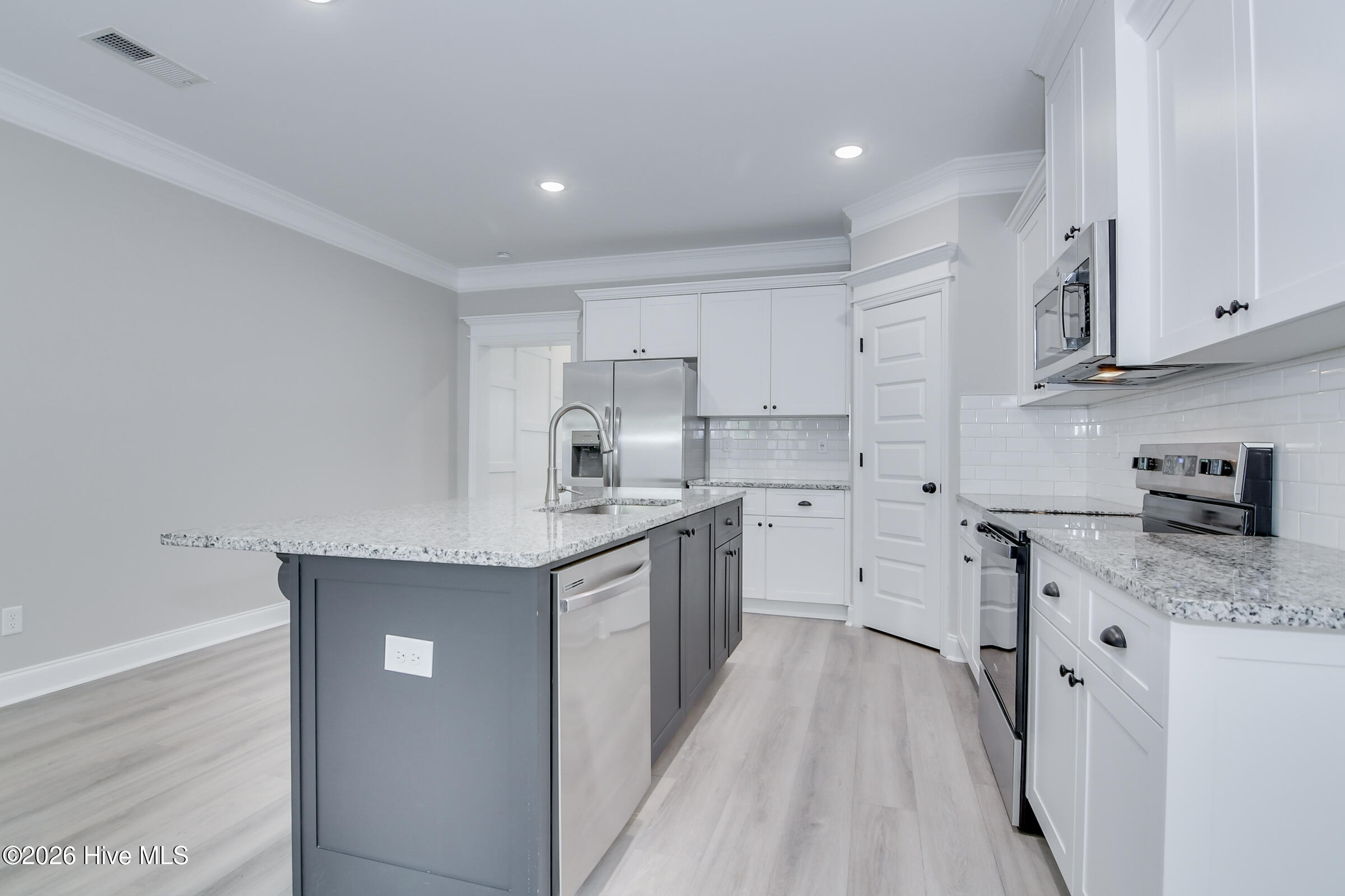 1062 Linsmore Avenue Property Photo 10