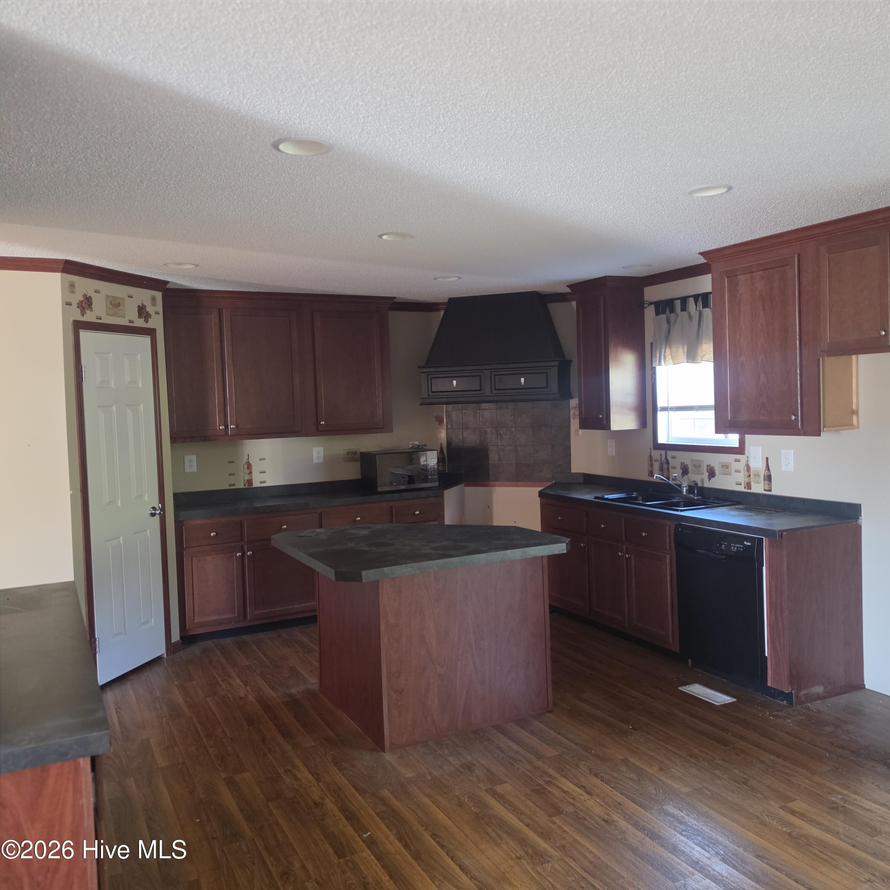 213 Devonshire Drive Property Photo 5