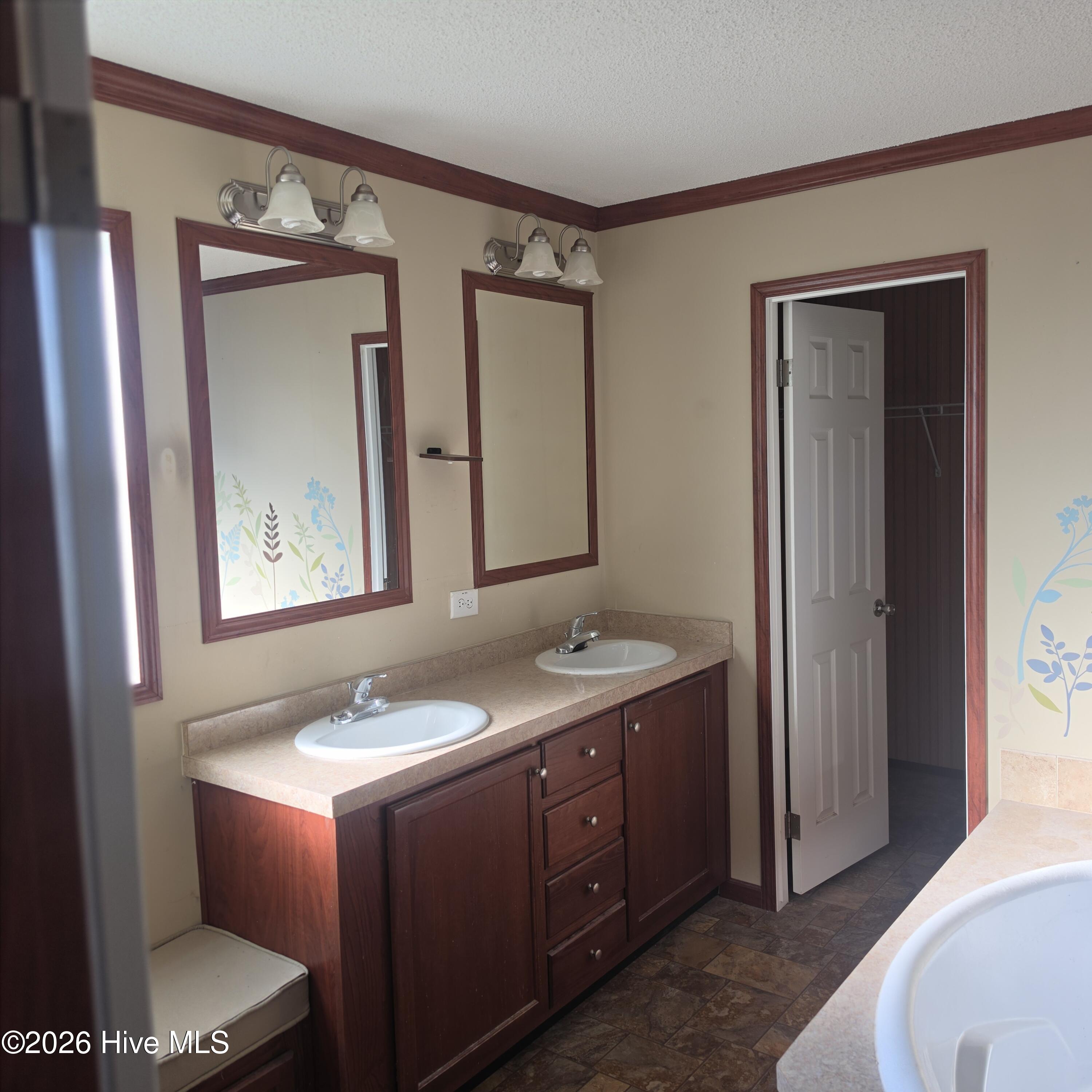 213 Devonshire Drive Property Photo 7
