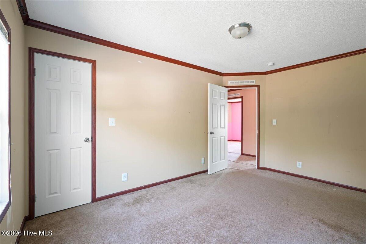 213 Devonshire Drive Property Photo 27