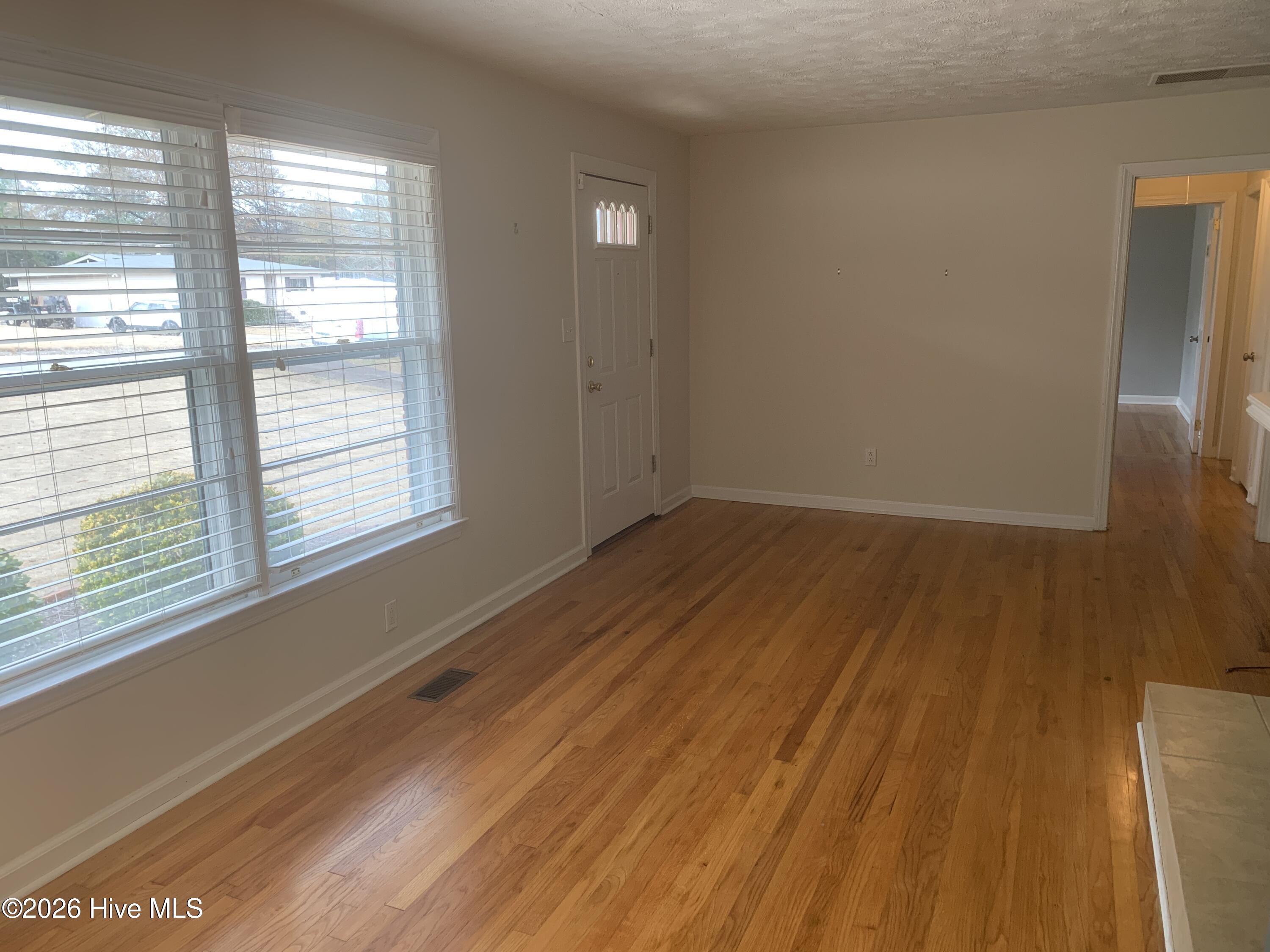 922 Papaya Street Property Photo 5