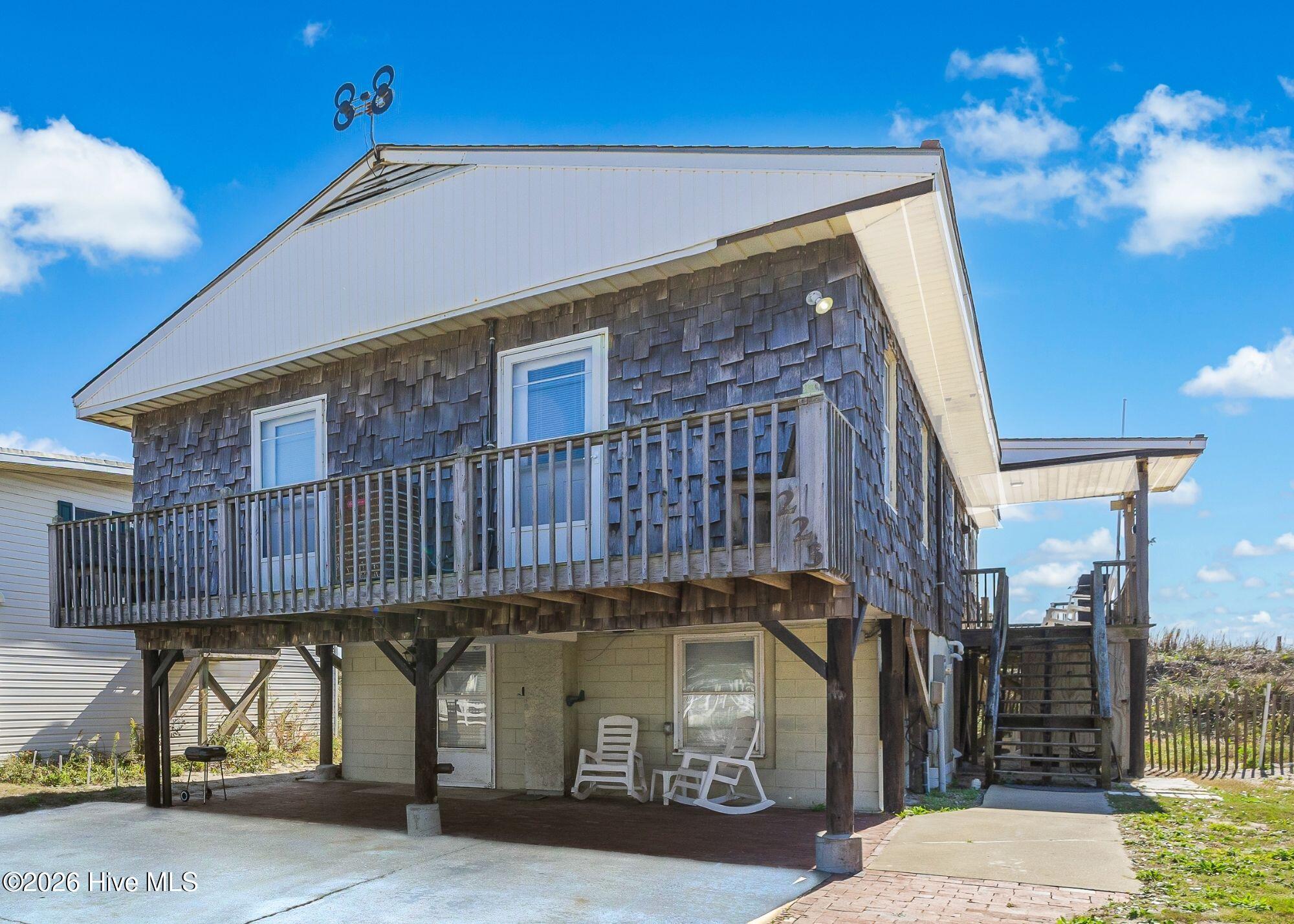 223 W Beach Drive Property Photo 4