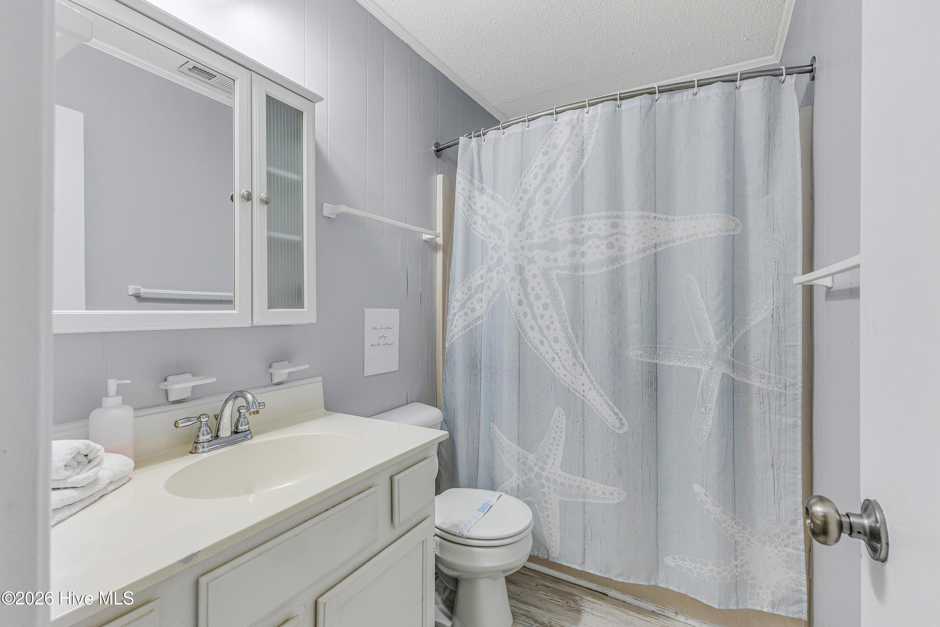223 W Beach Drive Property Photo 28