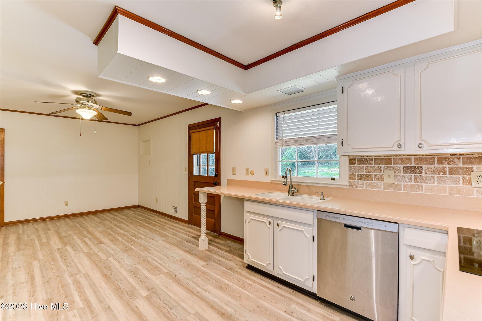 1423 Hickman Road Property Photo 10