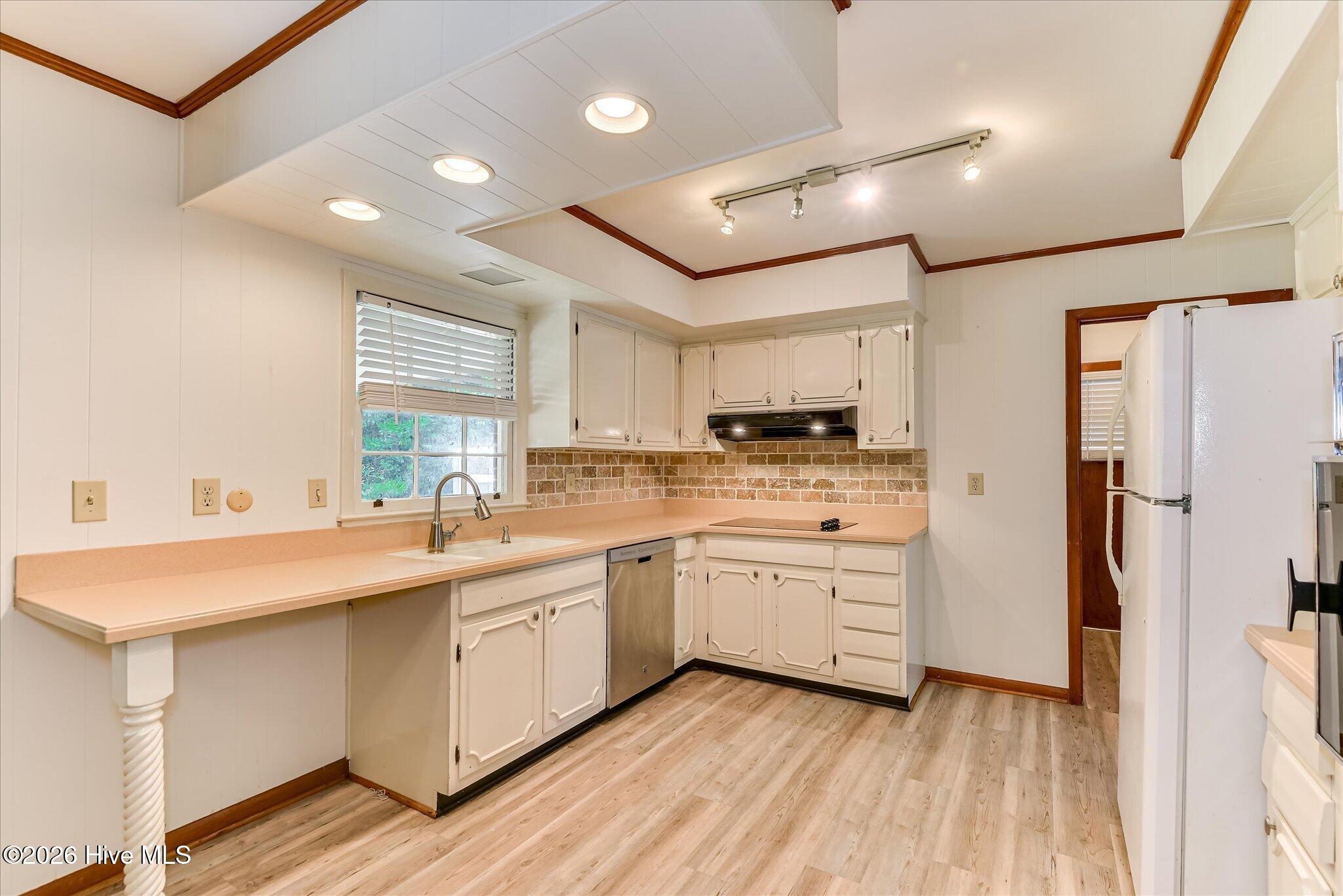 1423 Hickman Road Property Photo 11
