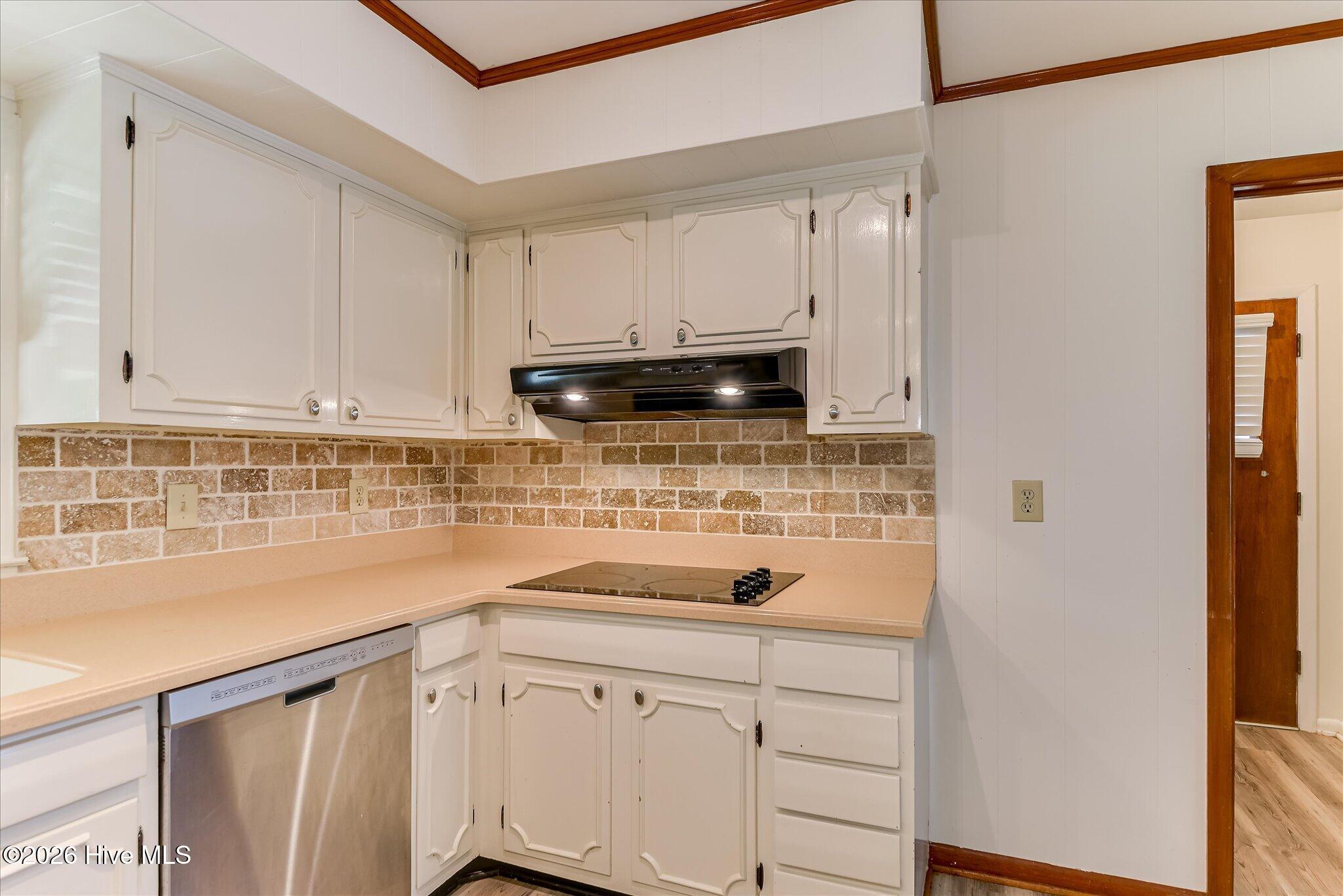 1423 Hickman Road Property Photo 13
