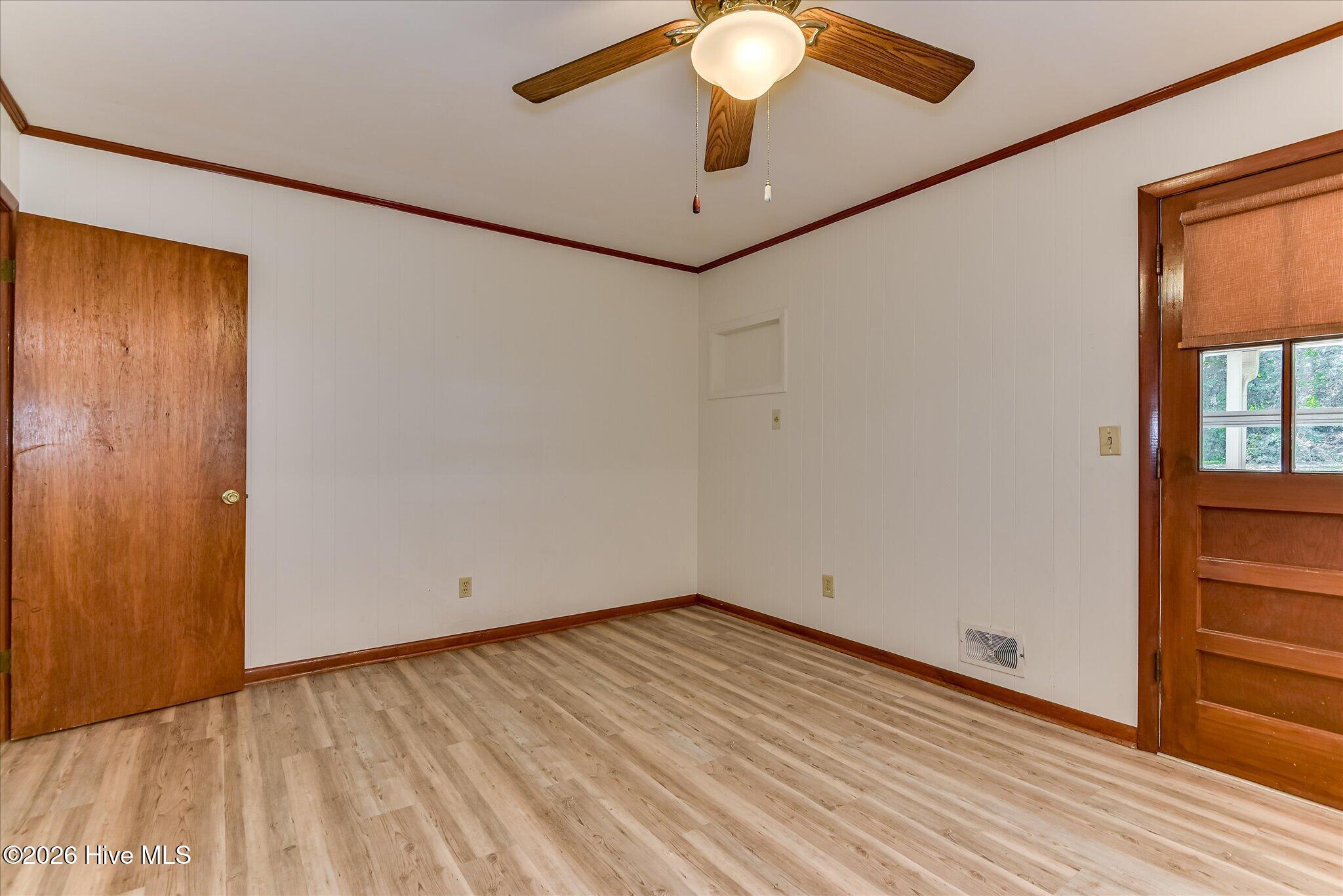 1423 Hickman Road Property Photo 14