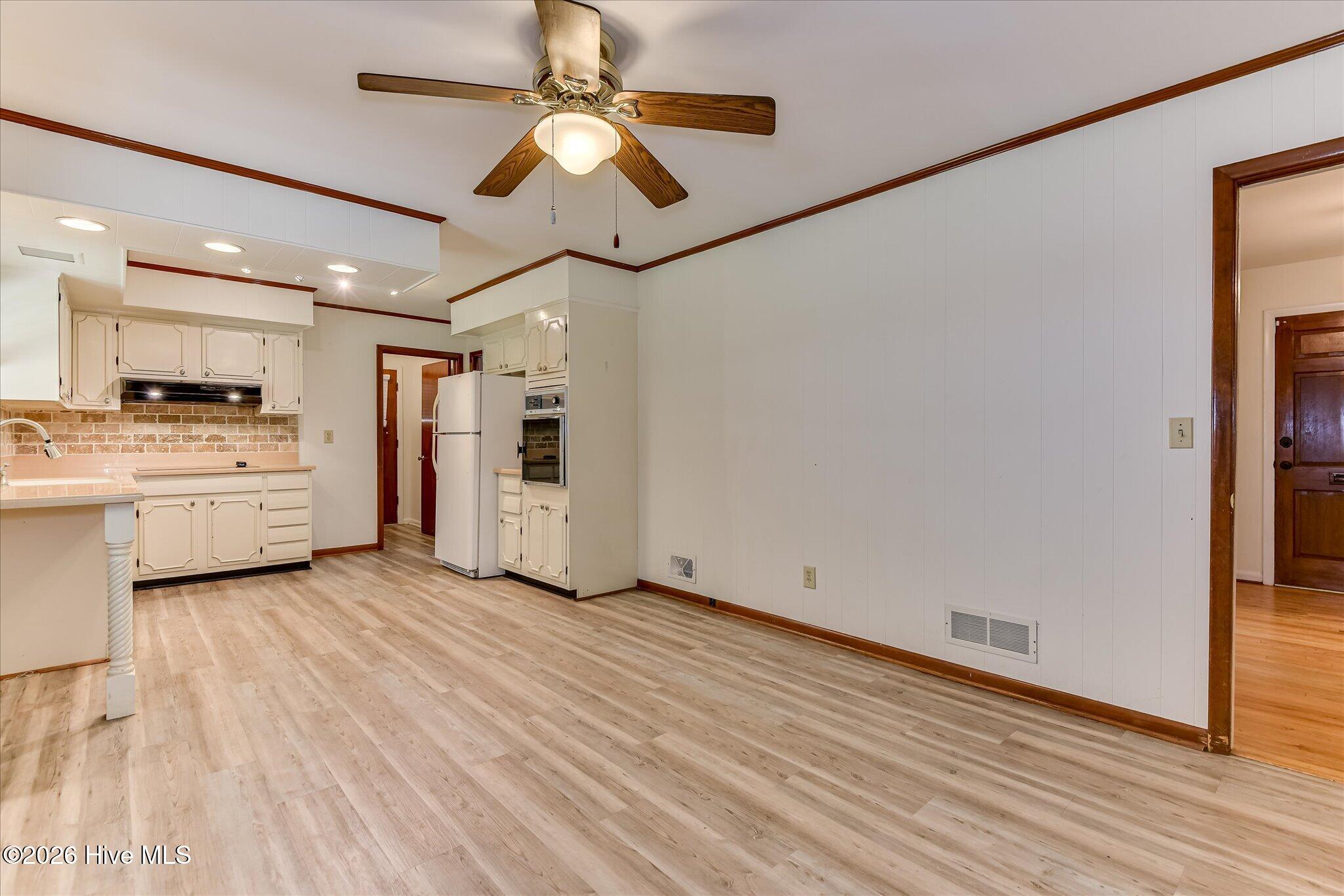 1423 Hickman Road Property Photo 15