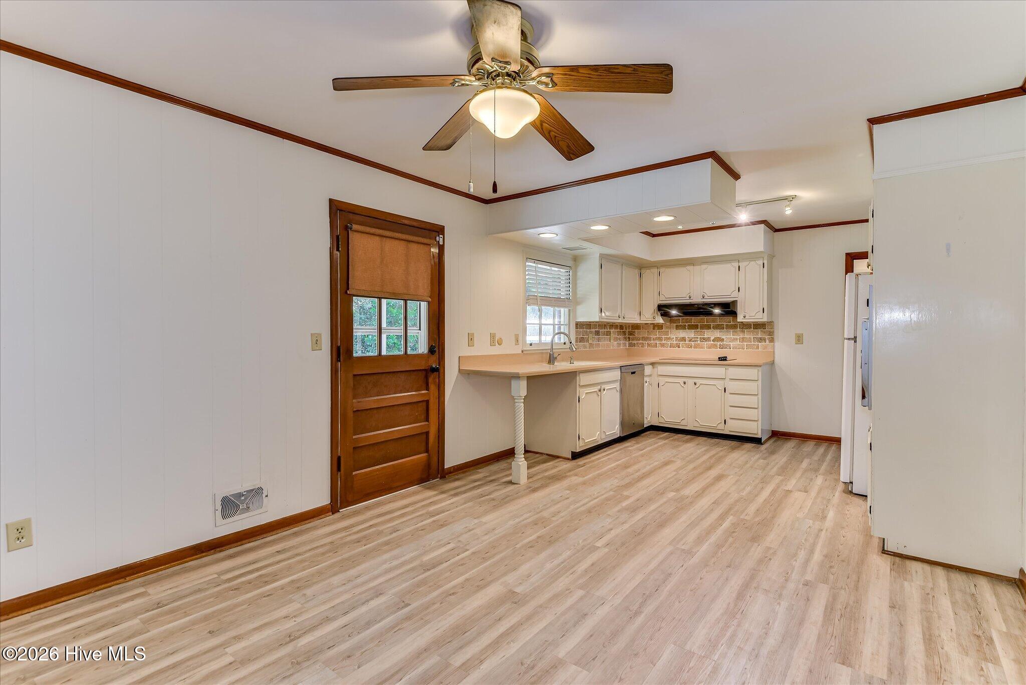 1423 Hickman Road Property Photo 16