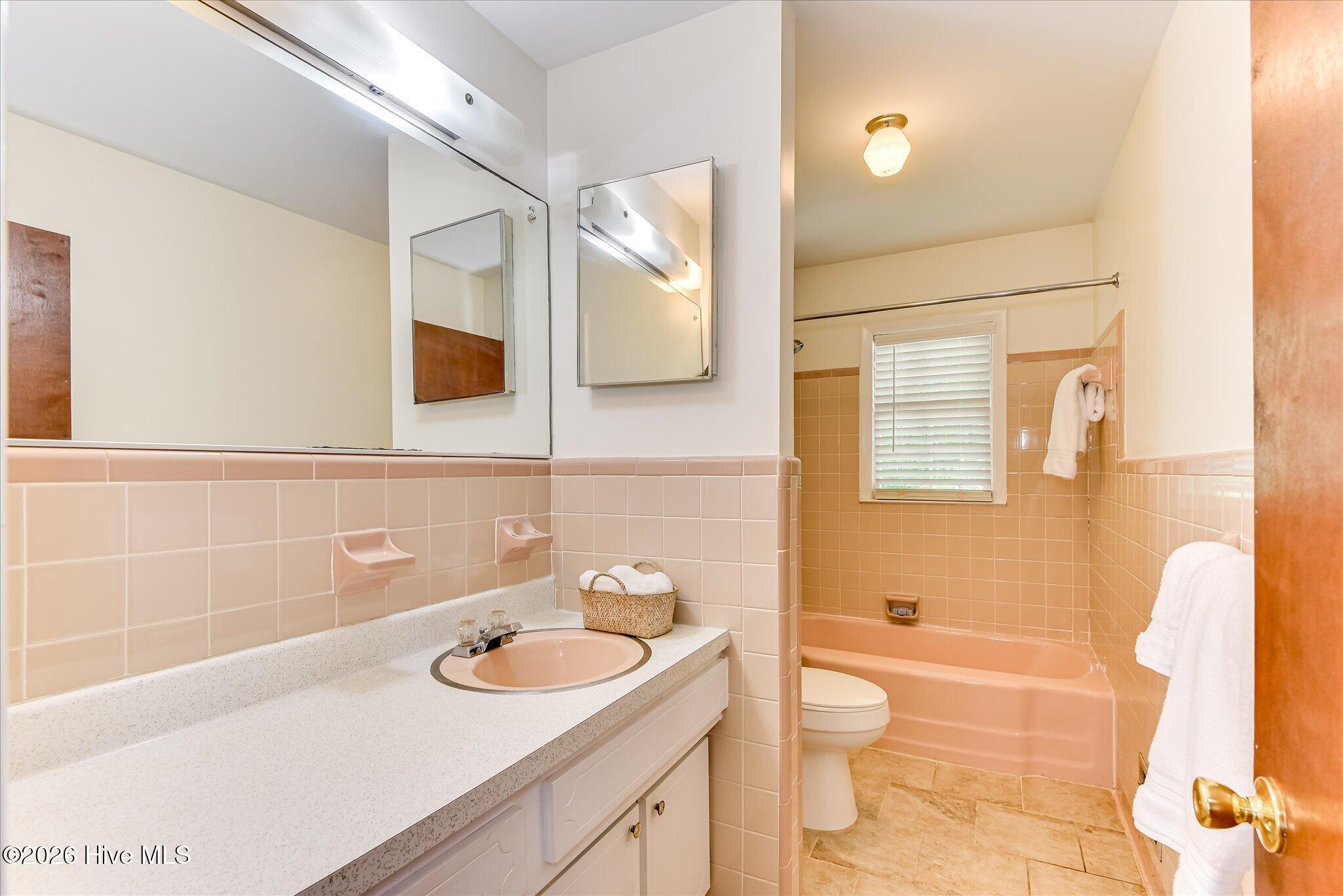 1423 Hickman Road Property Photo 17