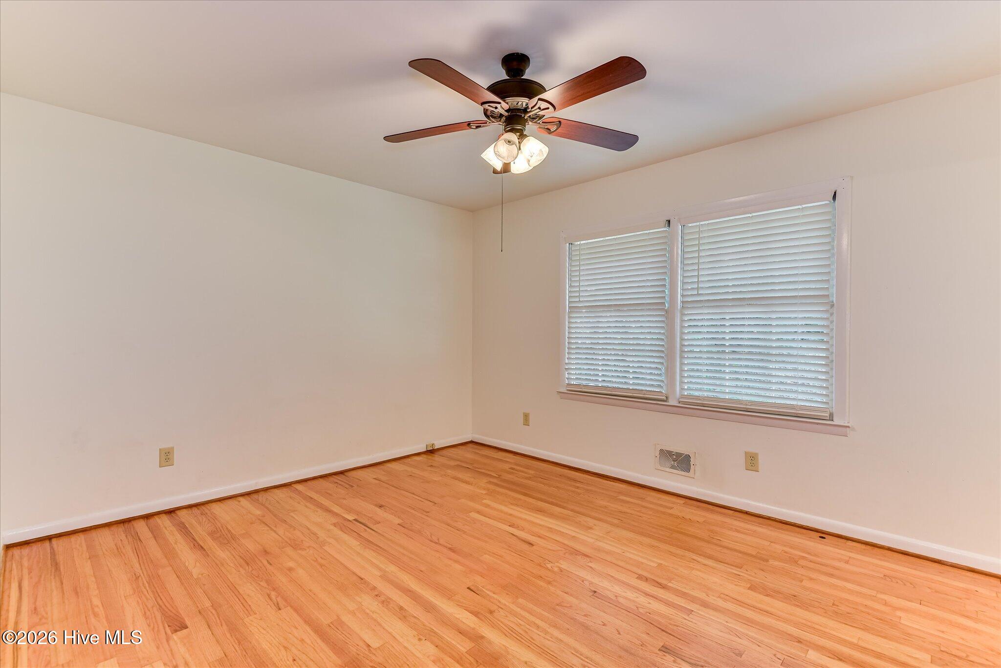 1423 Hickman Road Property Photo 19