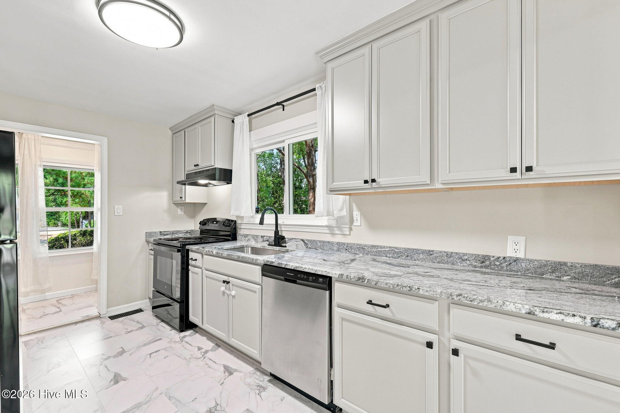 110 Campbell Street Property Photo 12