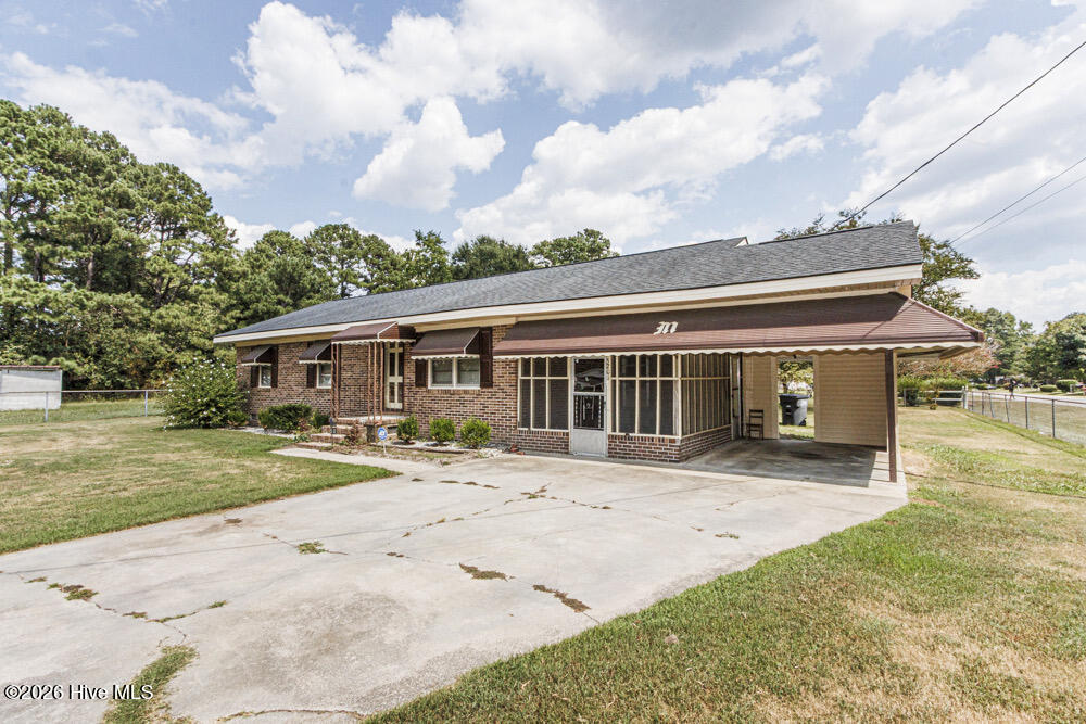 5201 Gainor Avenue Property Photo 4