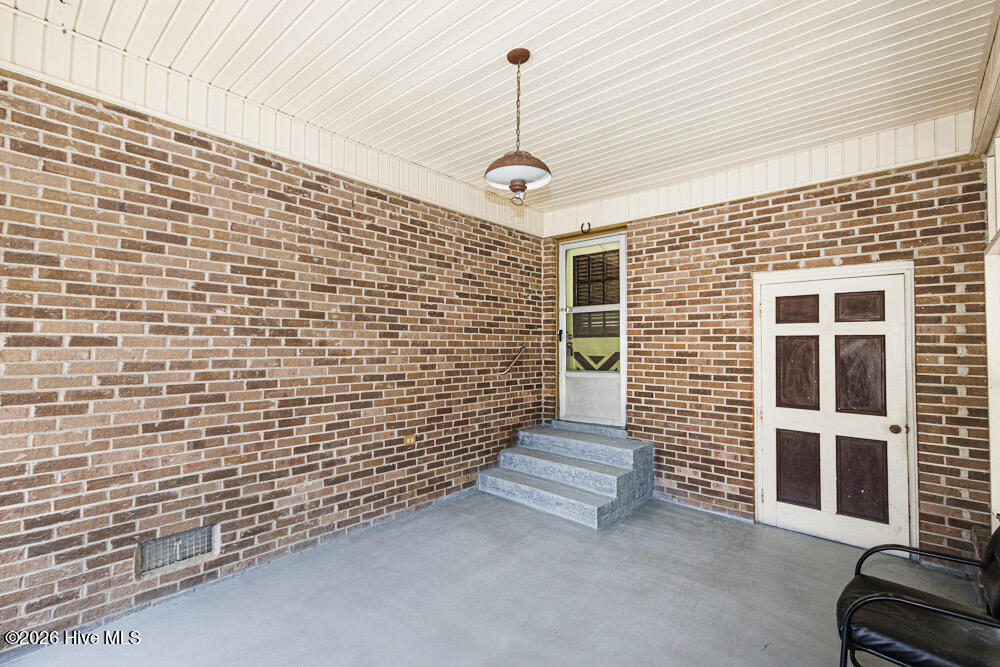 5201 Gainor Avenue Property Photo 5