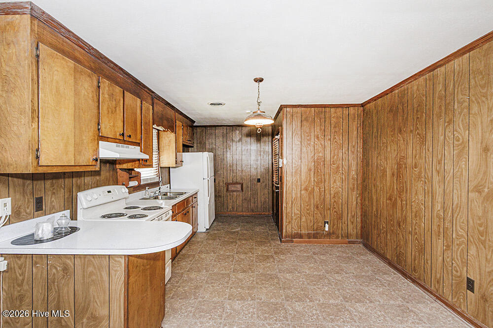 5201 Gainor Avenue Property Photo 7