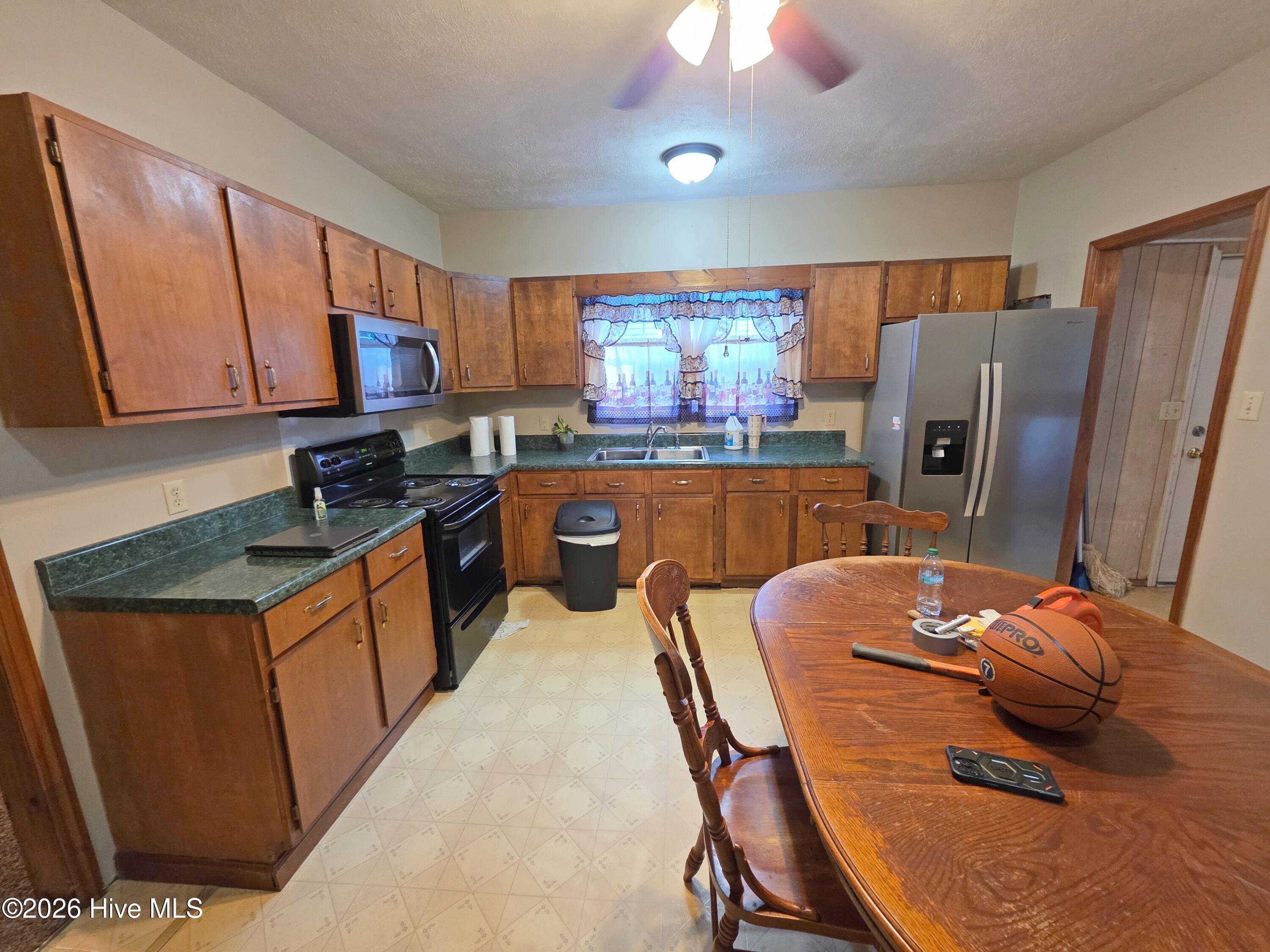 218 Railroad Street Property Photo 2