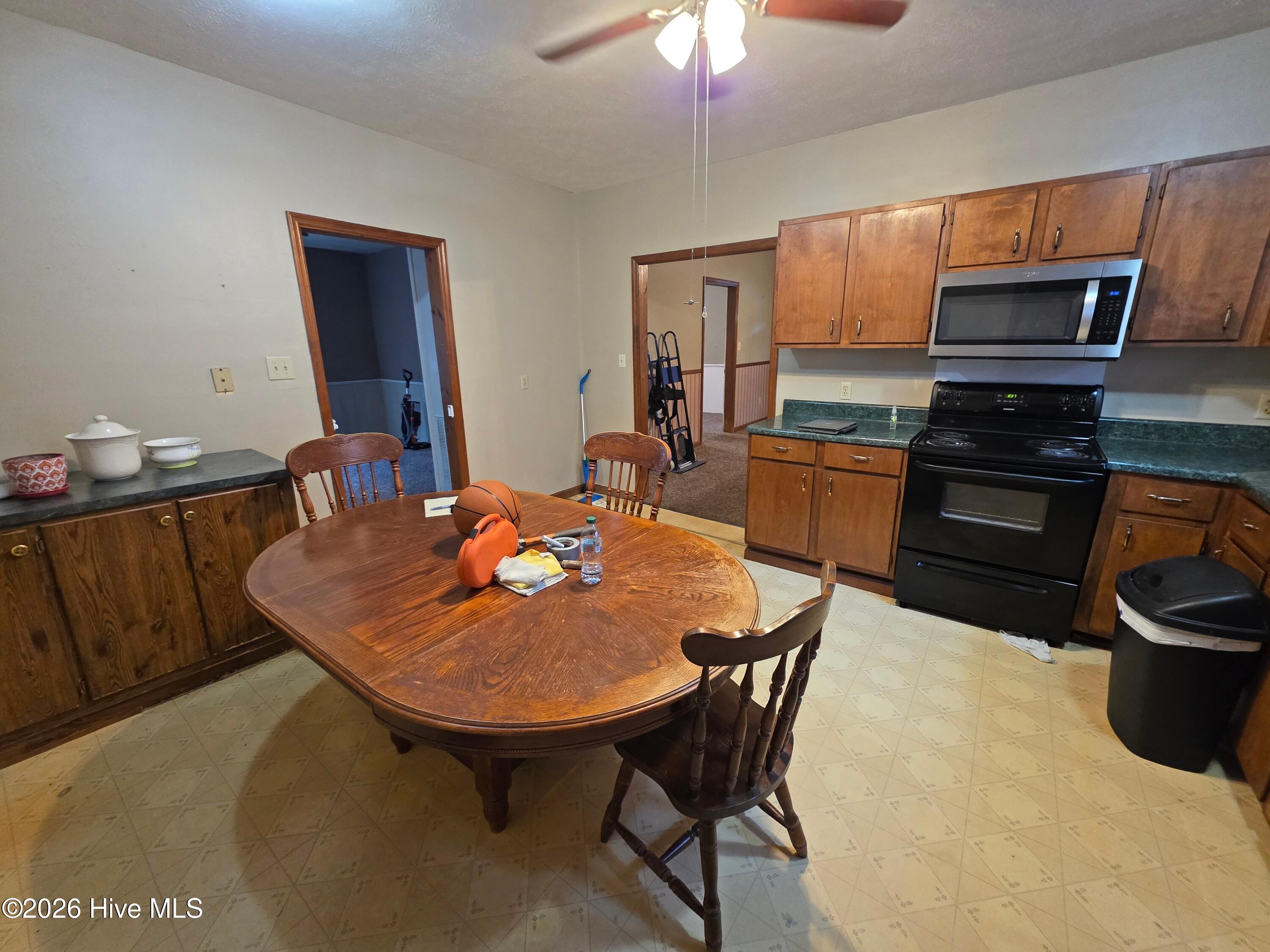 218 Railroad Street Property Photo 3