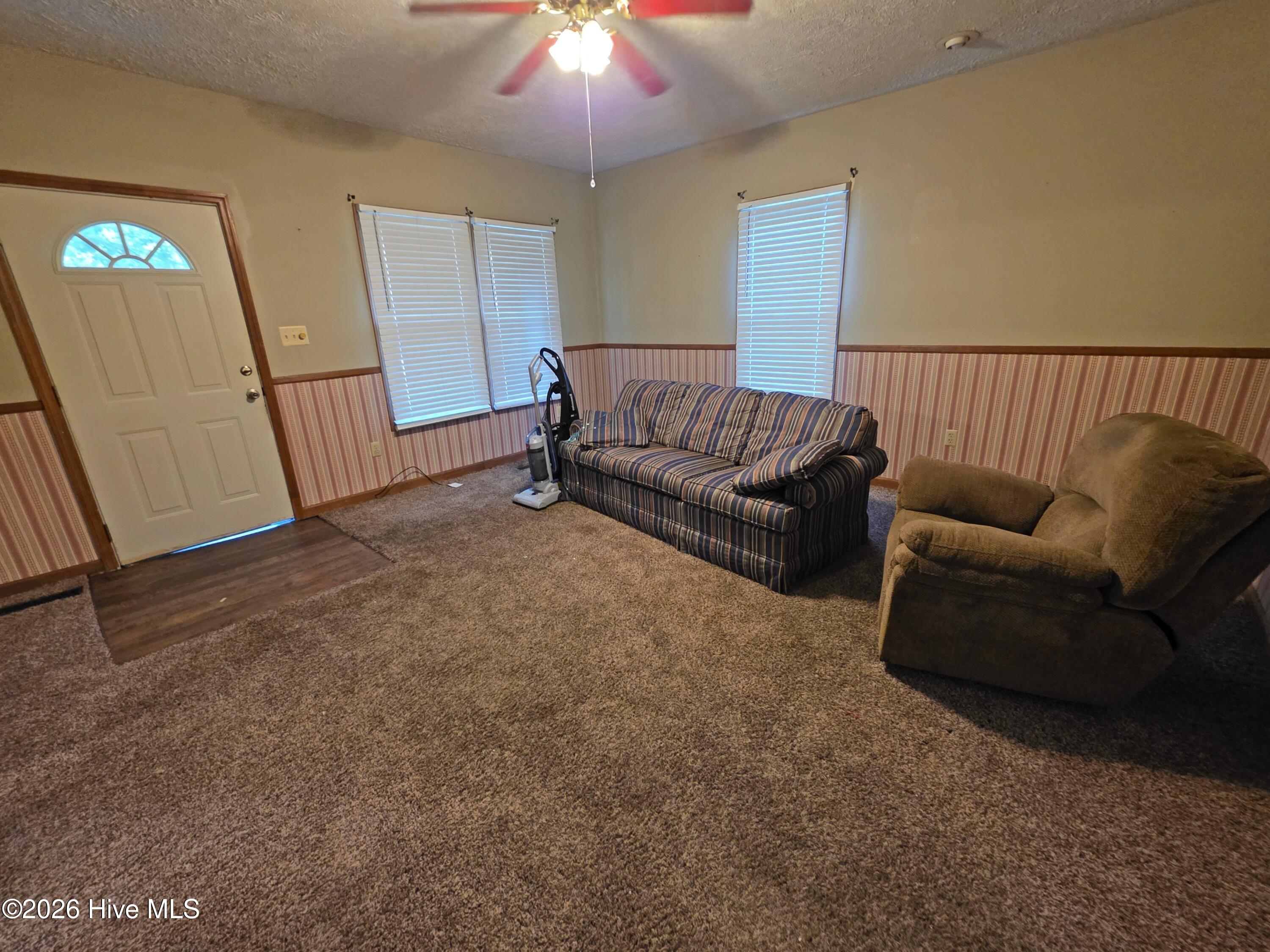 218 Railroad Street Property Photo 4