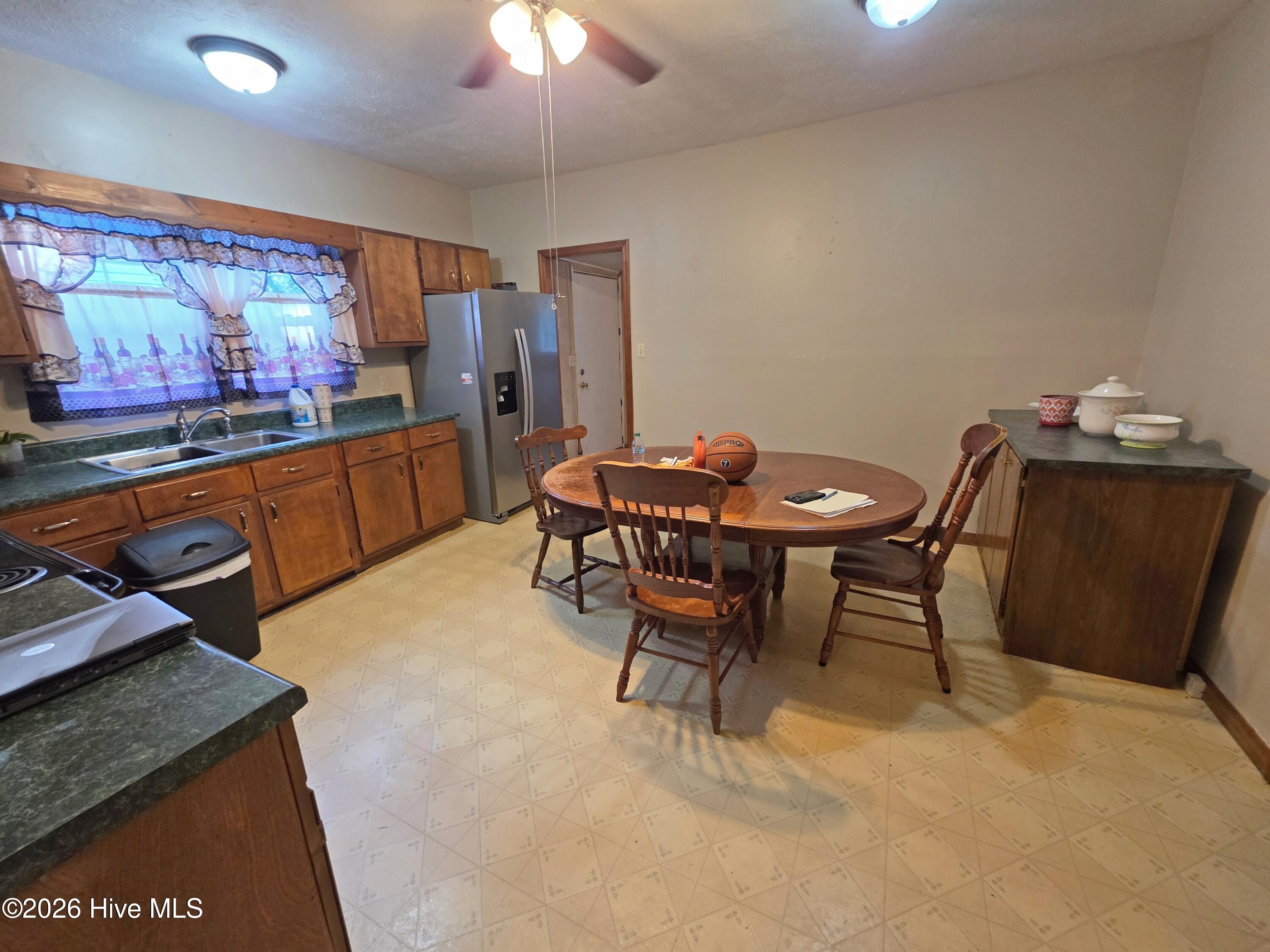 218 Railroad Street Property Photo 5
