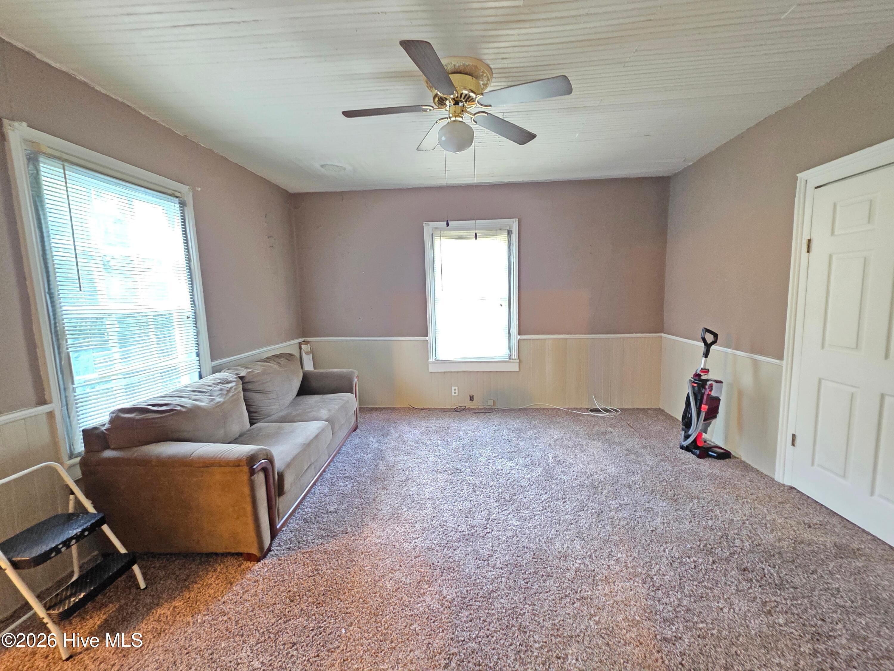 218 Railroad Street Property Photo 6