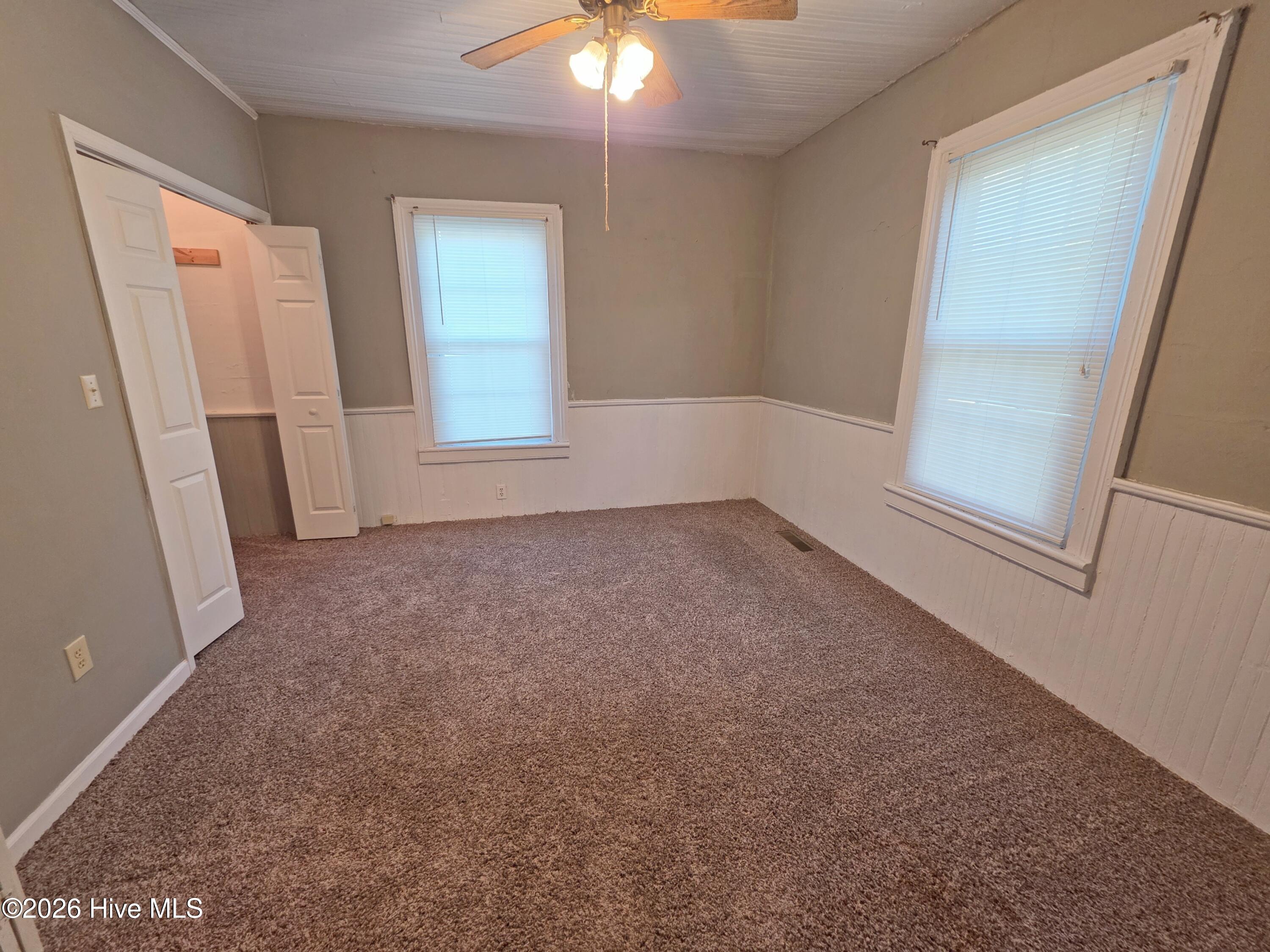 218 Railroad Street Property Photo 7