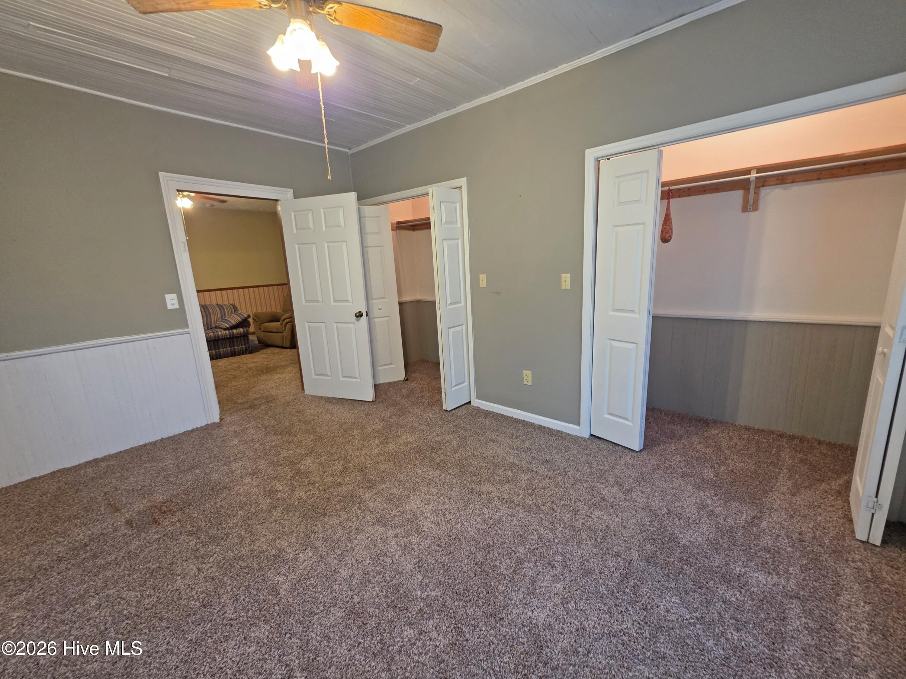 218 Railroad Street Property Photo 8