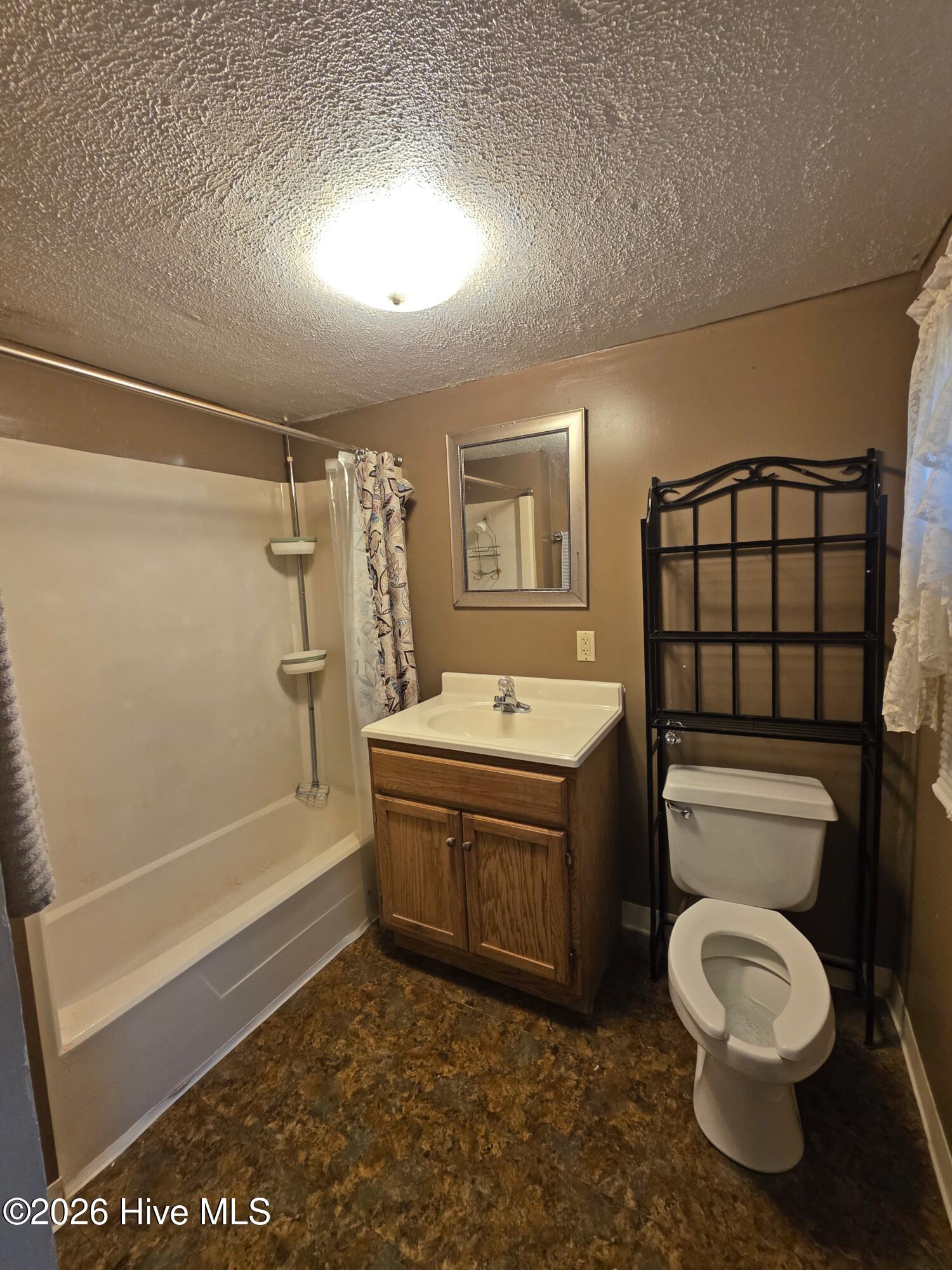 218 Railroad Street Property Photo 9