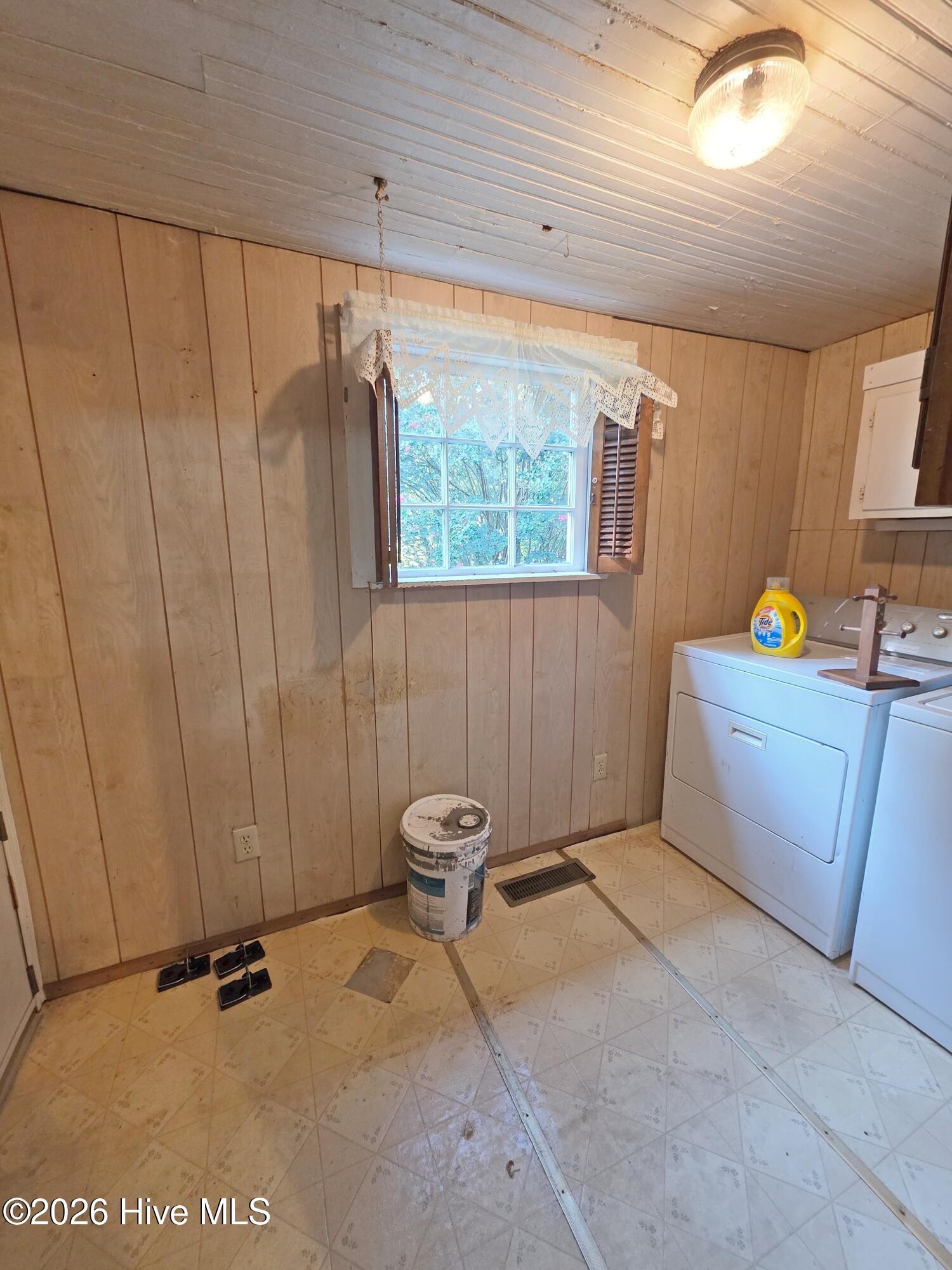 218 Railroad Street Property Photo 10