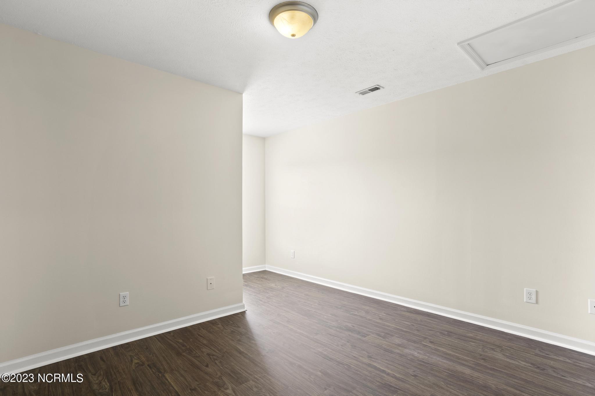 132 Lainmark Drive Property Photo 13